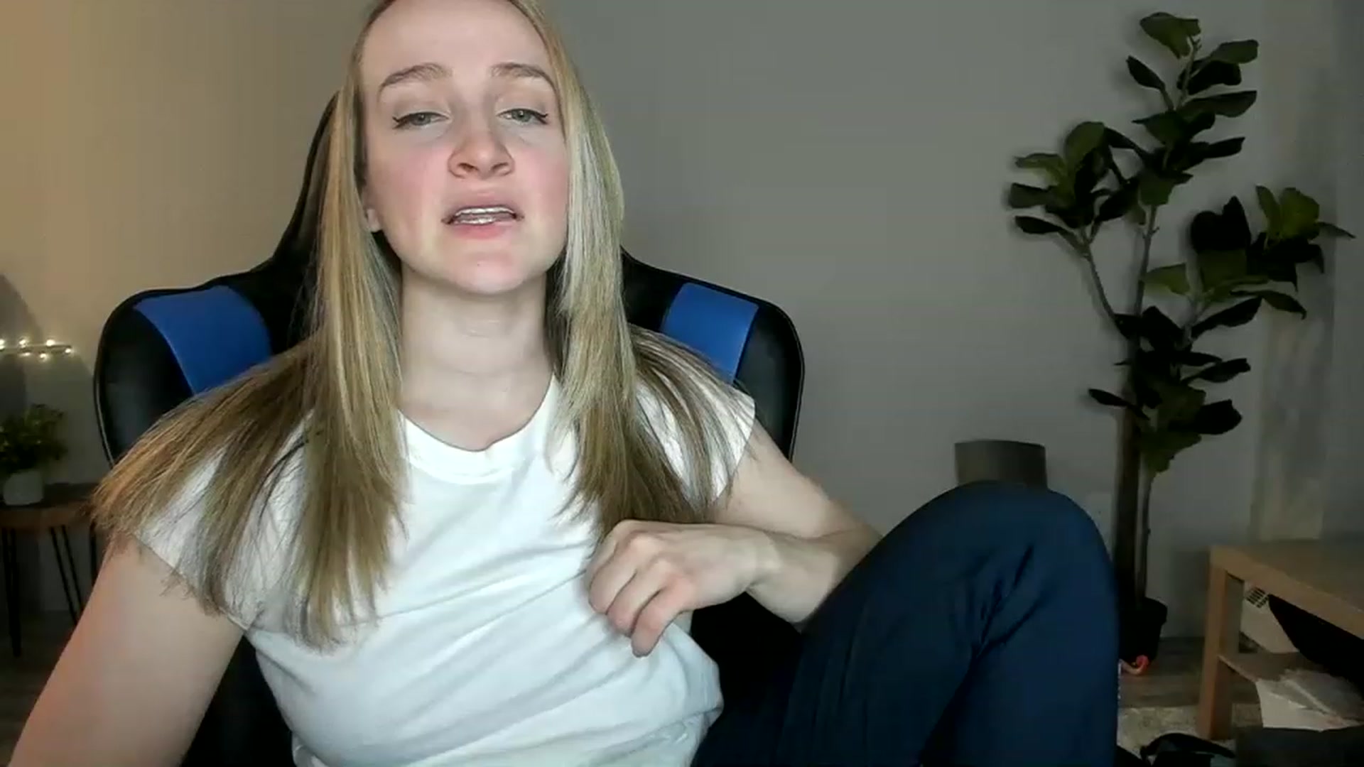 Gallery image thumbnail from JustNatalie's myfreecams stream on, 02/03/2023, 01:27 image 6 of 20