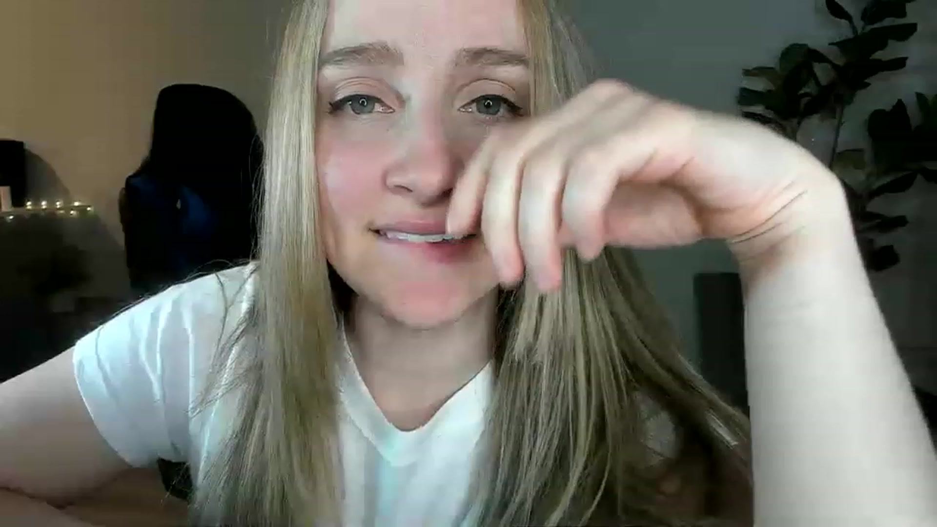 Gallery image thumbnail from JustNatalie's myfreecams stream on, 02/03/2023, 01:27 image 16 of 20