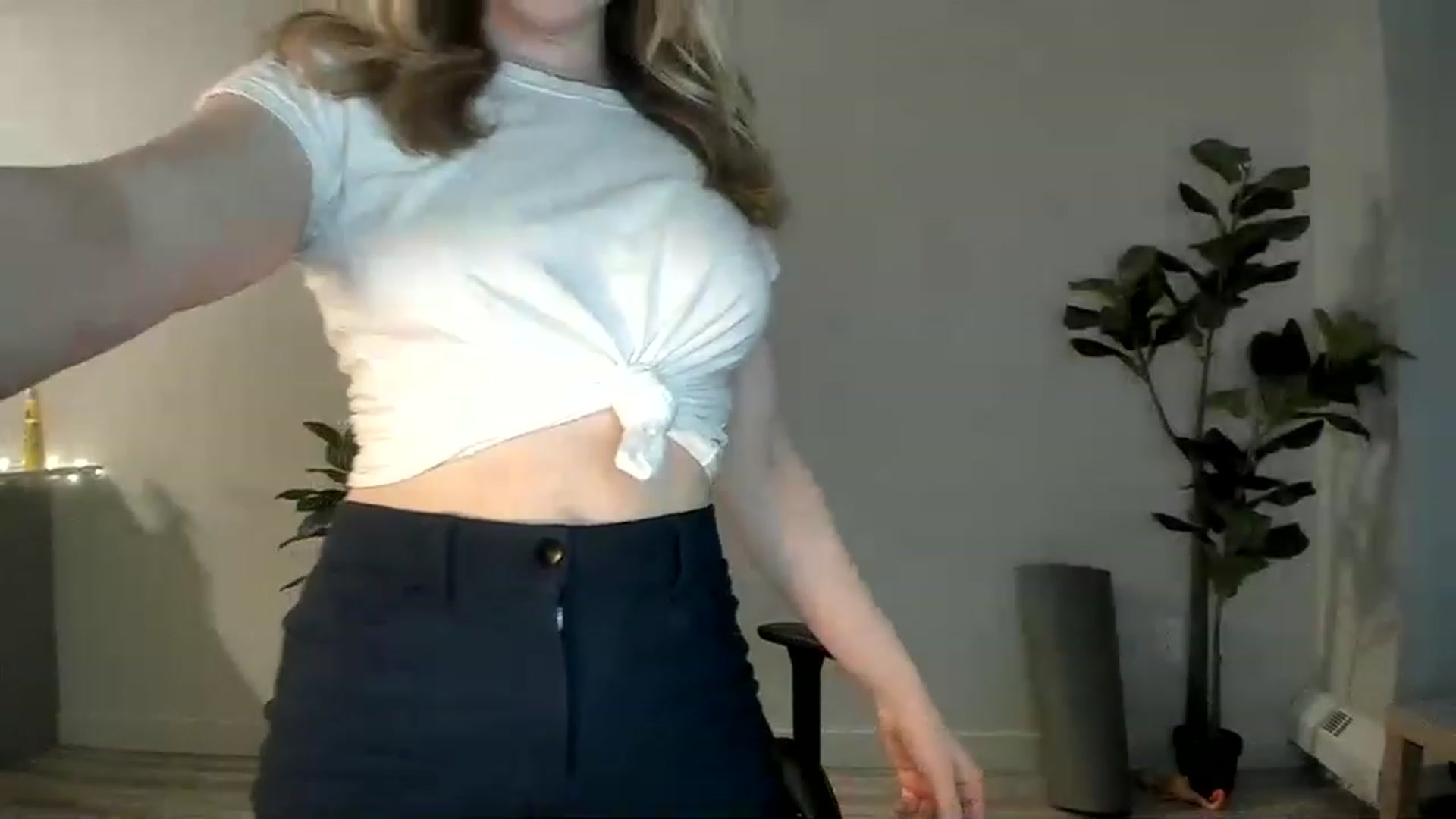 Gallery image thumbnail from JustNatalie's myfreecams stream on, 02/08/2023, 24:49 image 8 of 20