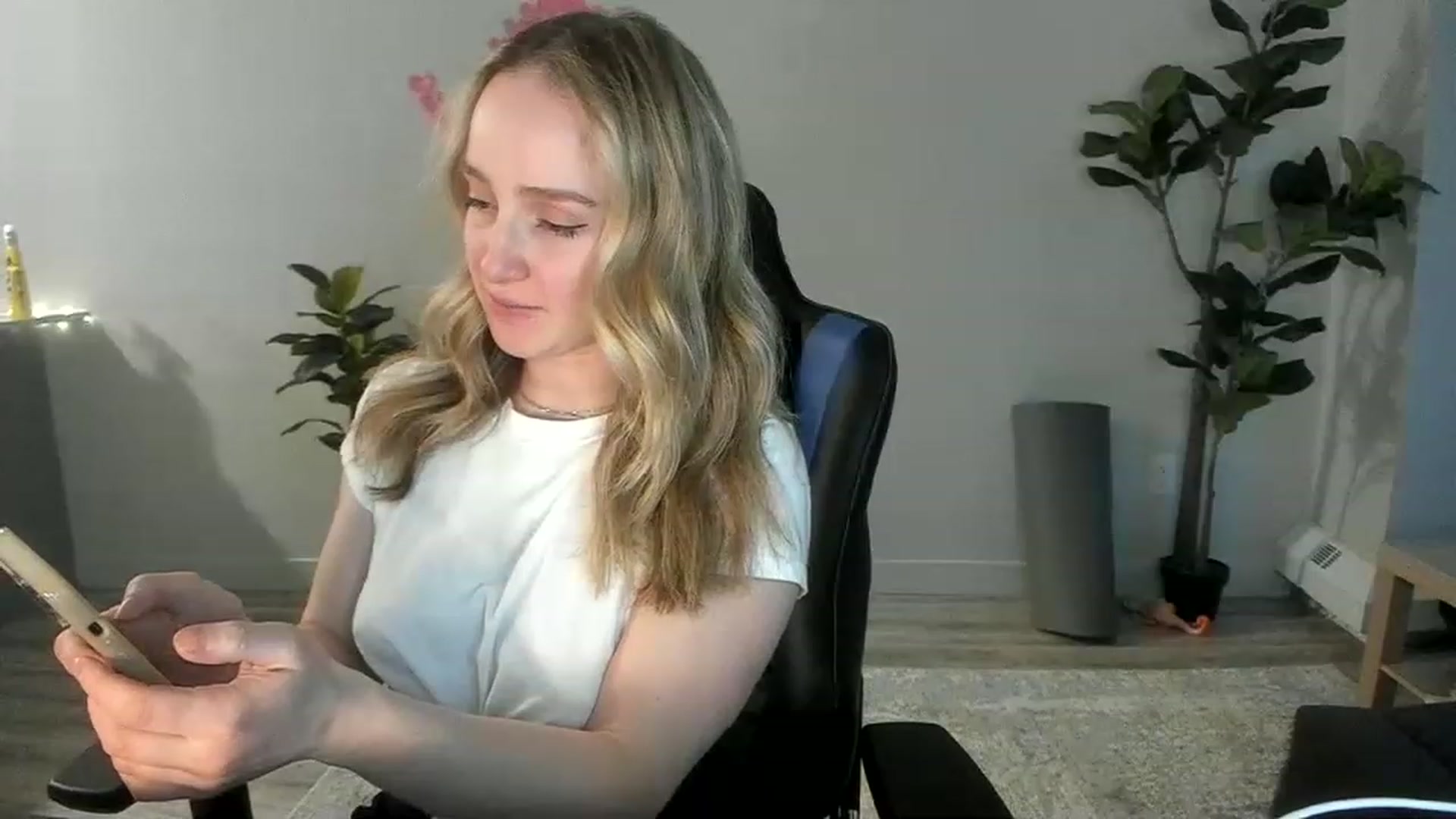 Gallery image thumbnail from JustNatalie's myfreecams stream on, 02/08/2023, 24:49 image 5 of 20