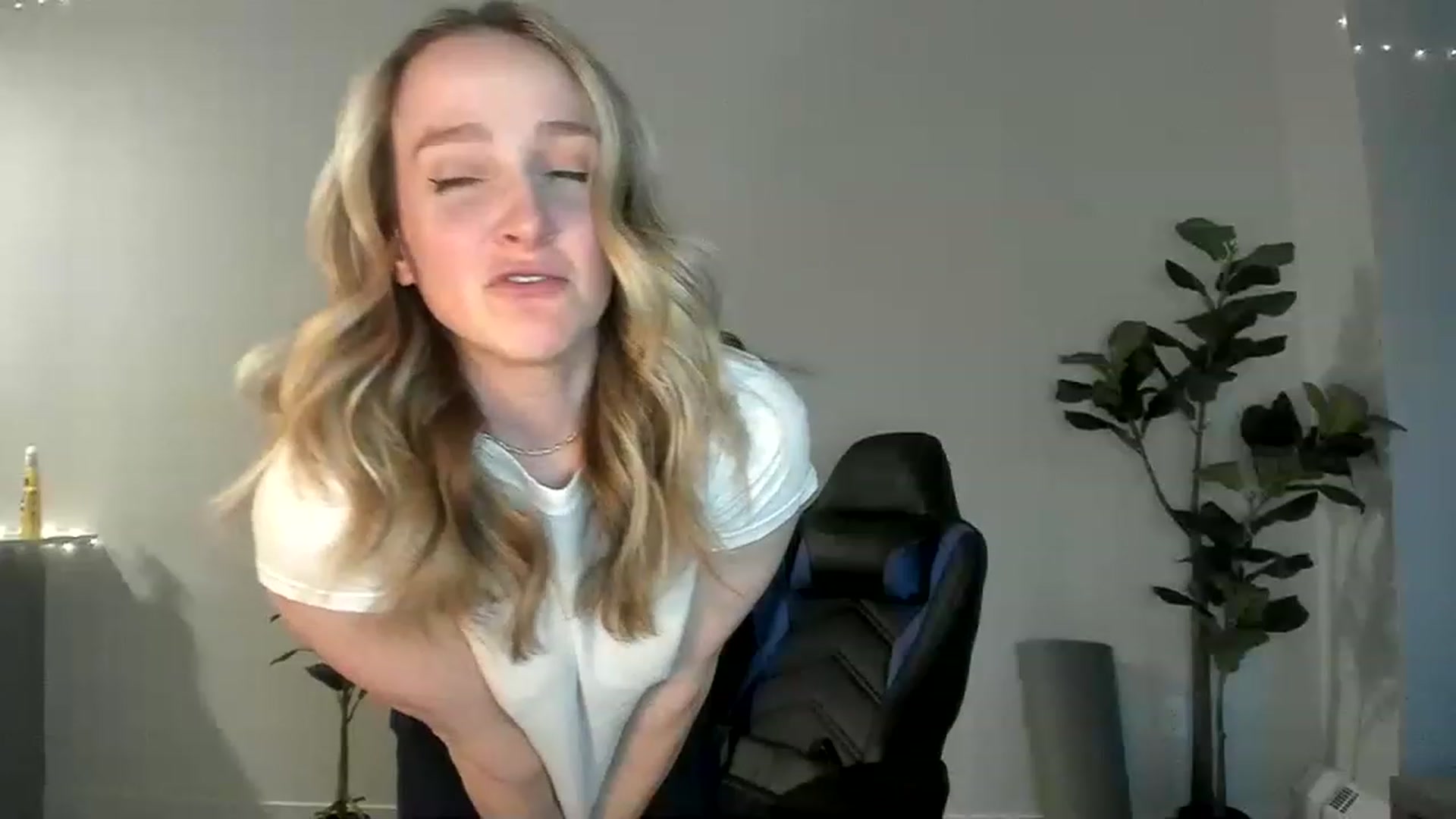 Gallery image thumbnail from JustNatalie's myfreecams stream on, 02/08/2023, 24:49 image 2 of 20