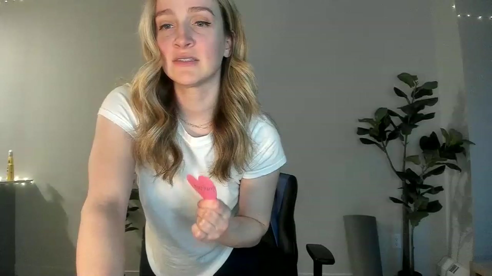 Gallery image thumbnail from JustNatalie's myfreecams stream on, 02/08/2023, 24:49 image 1 of 20