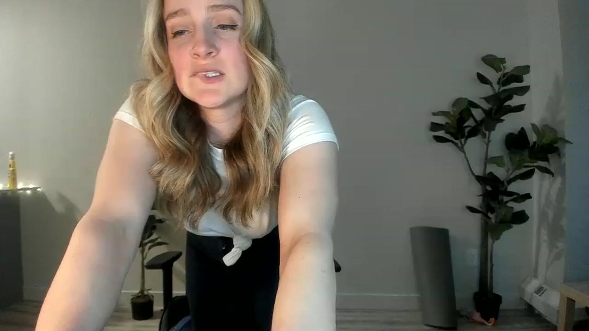 Gallery image thumbnail from JustNatalie's myfreecams stream on, 02/08/2023, 24:49 image 12 of 20