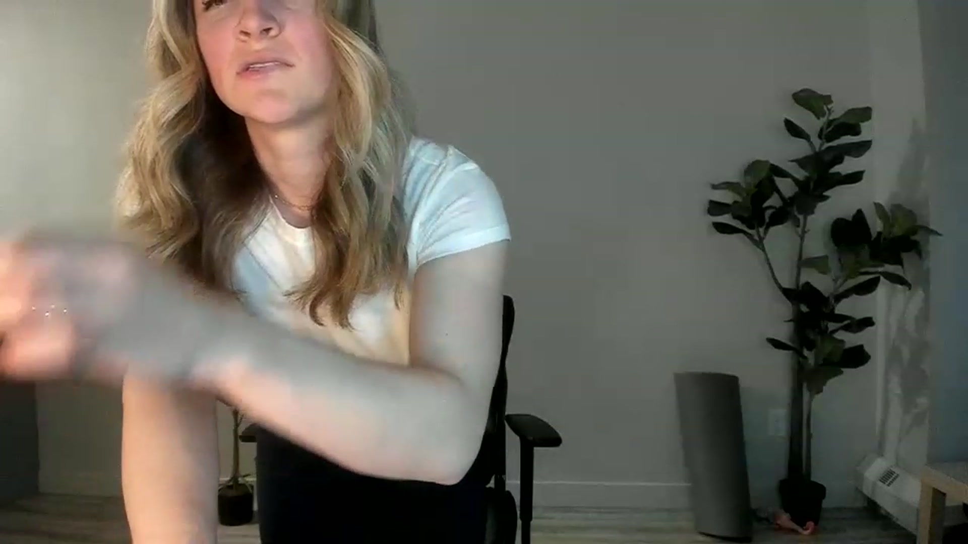 Gallery image thumbnail from JustNatalie's myfreecams stream on, 02/08/2023, 24:49 image 15 of 20