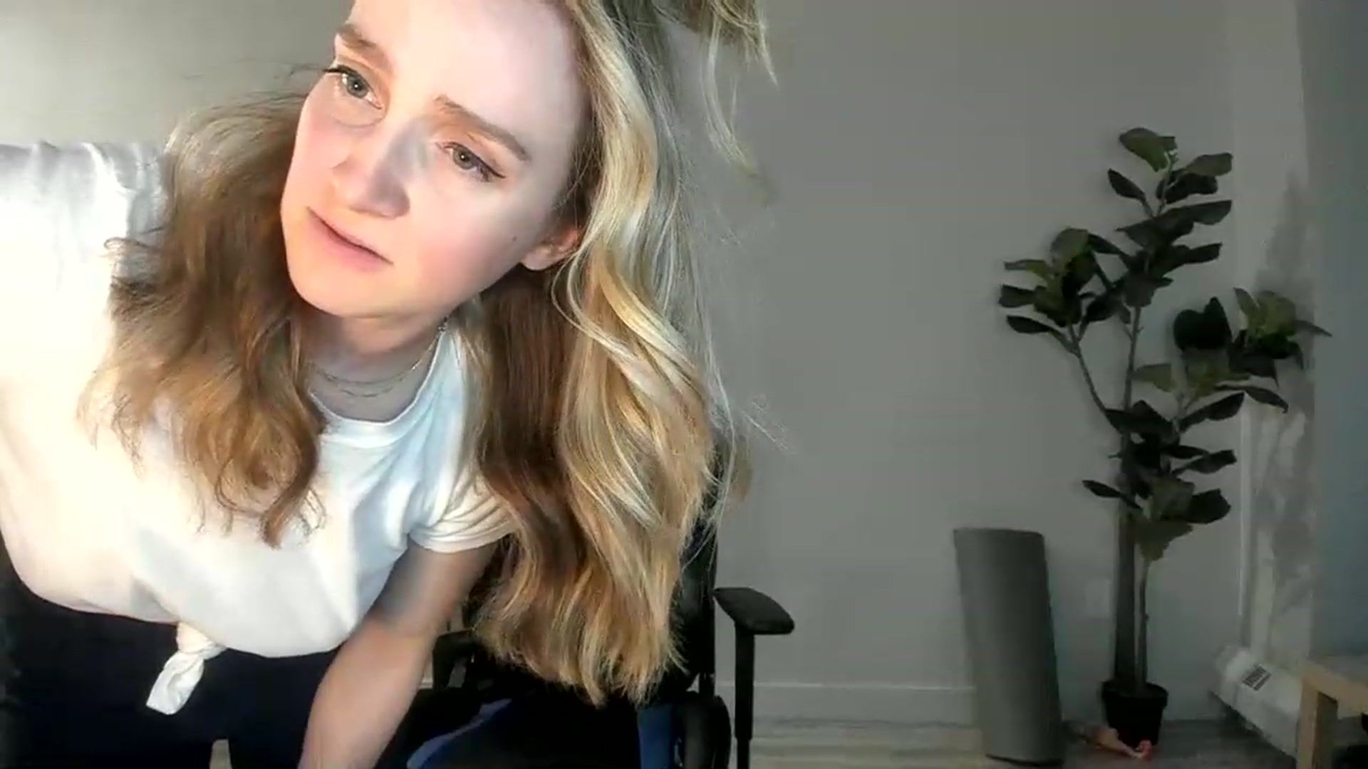 Gallery image thumbnail from JustNatalie's myfreecams stream on, 02/08/2023, 24:49 image 17 of 20
