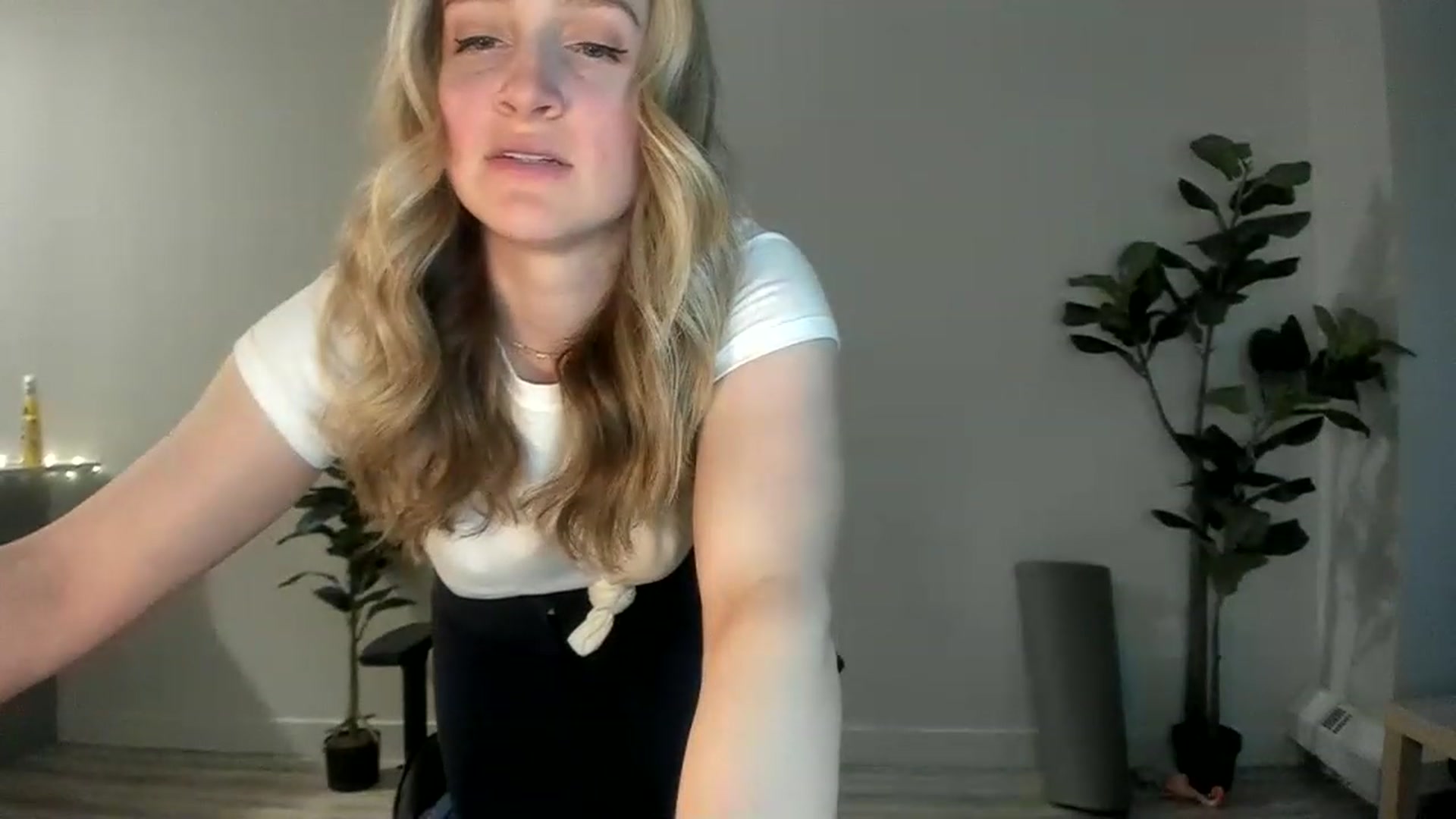 Gallery image thumbnail from JustNatalie's myfreecams stream on, 02/08/2023, 24:49 image 13 of 20