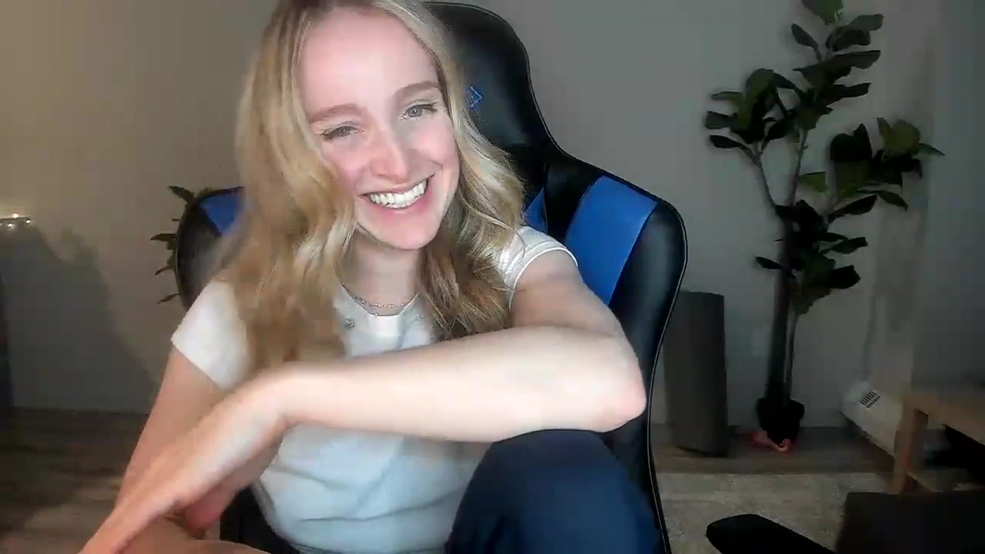 Gallery image thumbnail from JustNatalie's myfreecams stream on, 02/08/2023, 02:12 image 13 of 20