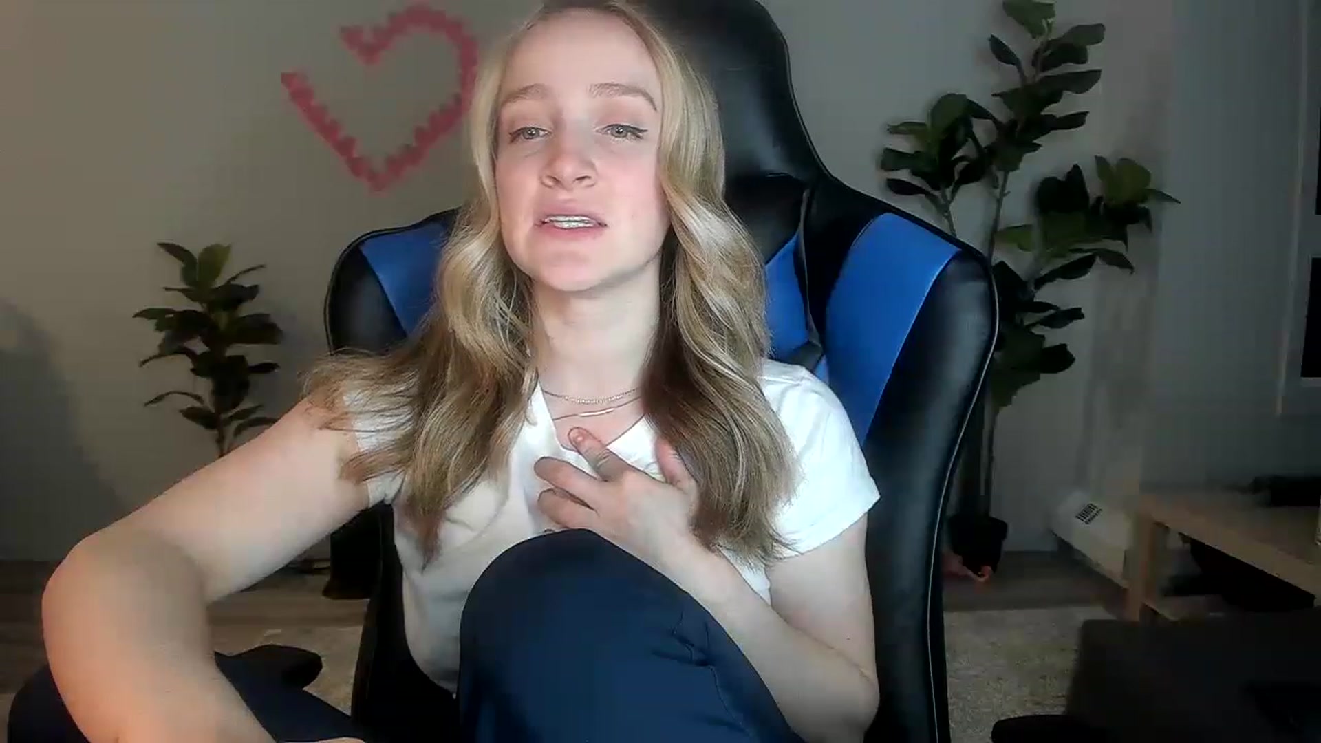 Gallery image thumbnail from JustNatalie's myfreecams stream on, 02/08/2023, 02:12 image 18 of 20