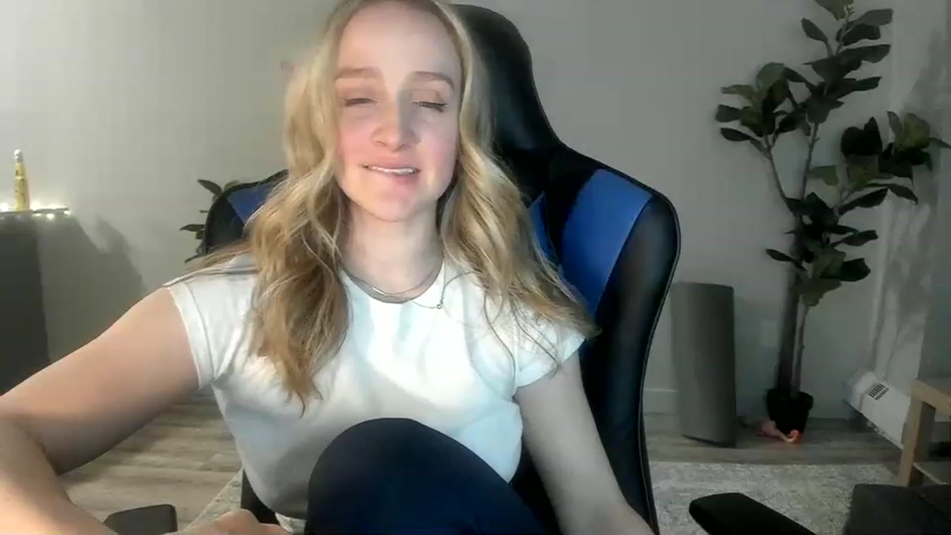Gallery image thumbnail from JustNatalie's myfreecams stream on, 02/08/2023, 02:12 image 2 of 20