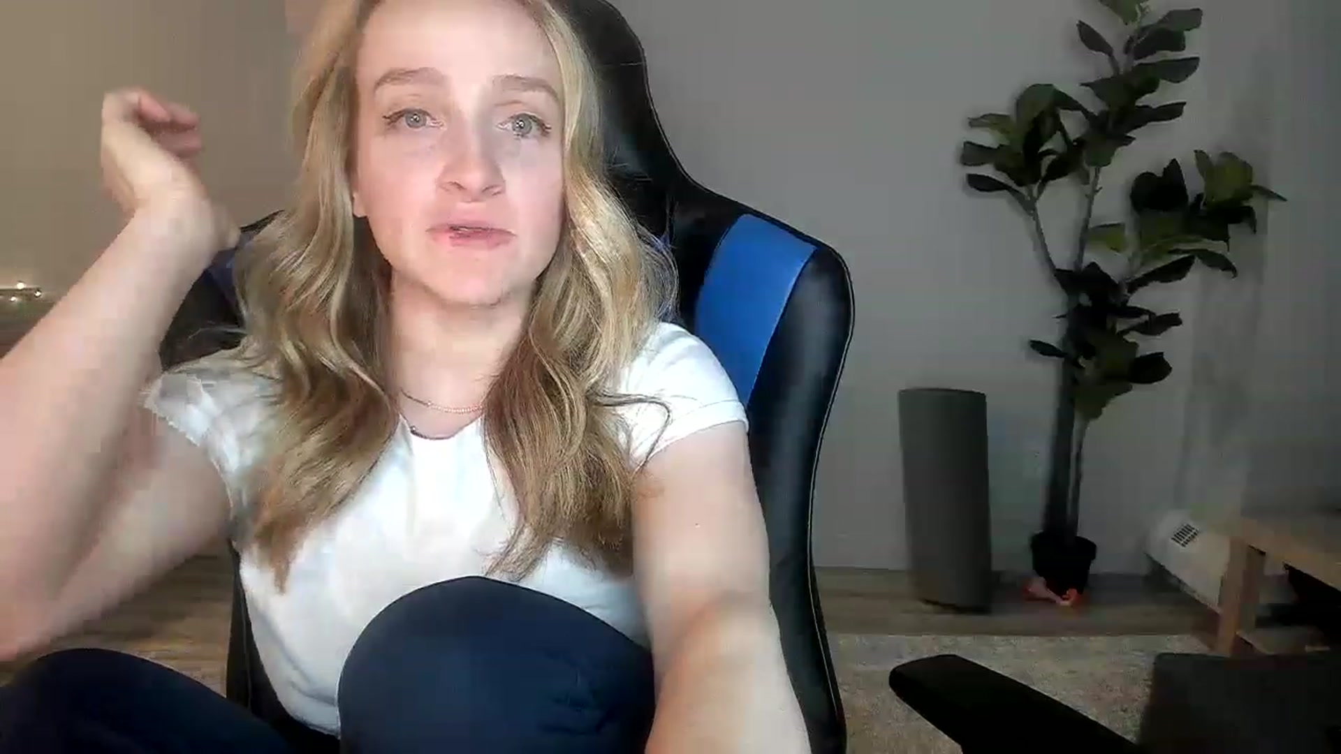 Gallery image thumbnail from JustNatalie's myfreecams stream on, 02/08/2023, 02:12 image 17 of 20
