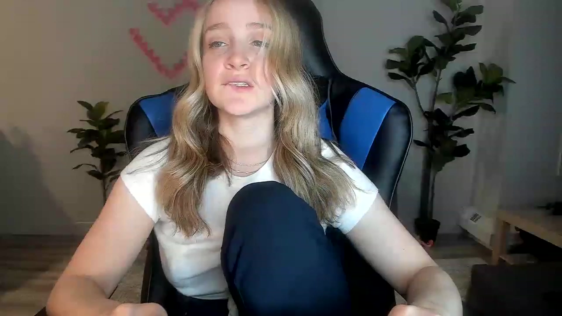 Gallery image thumbnail from JustNatalie's myfreecams stream on, 02/08/2023, 03:12 image 4 of 20