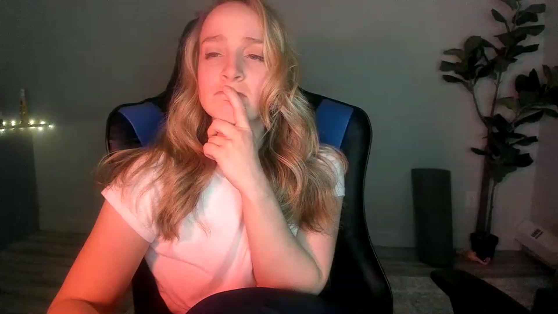 Gallery image thumbnail from JustNatalie's myfreecams stream on, 02/08/2023, 03:44 image 4 of 20
