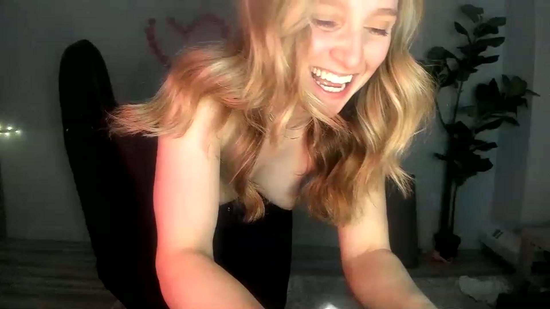 Gallery image thumbnail from JustNatalie's myfreecams stream on, 02/08/2023, 04:40 image 11 of 20