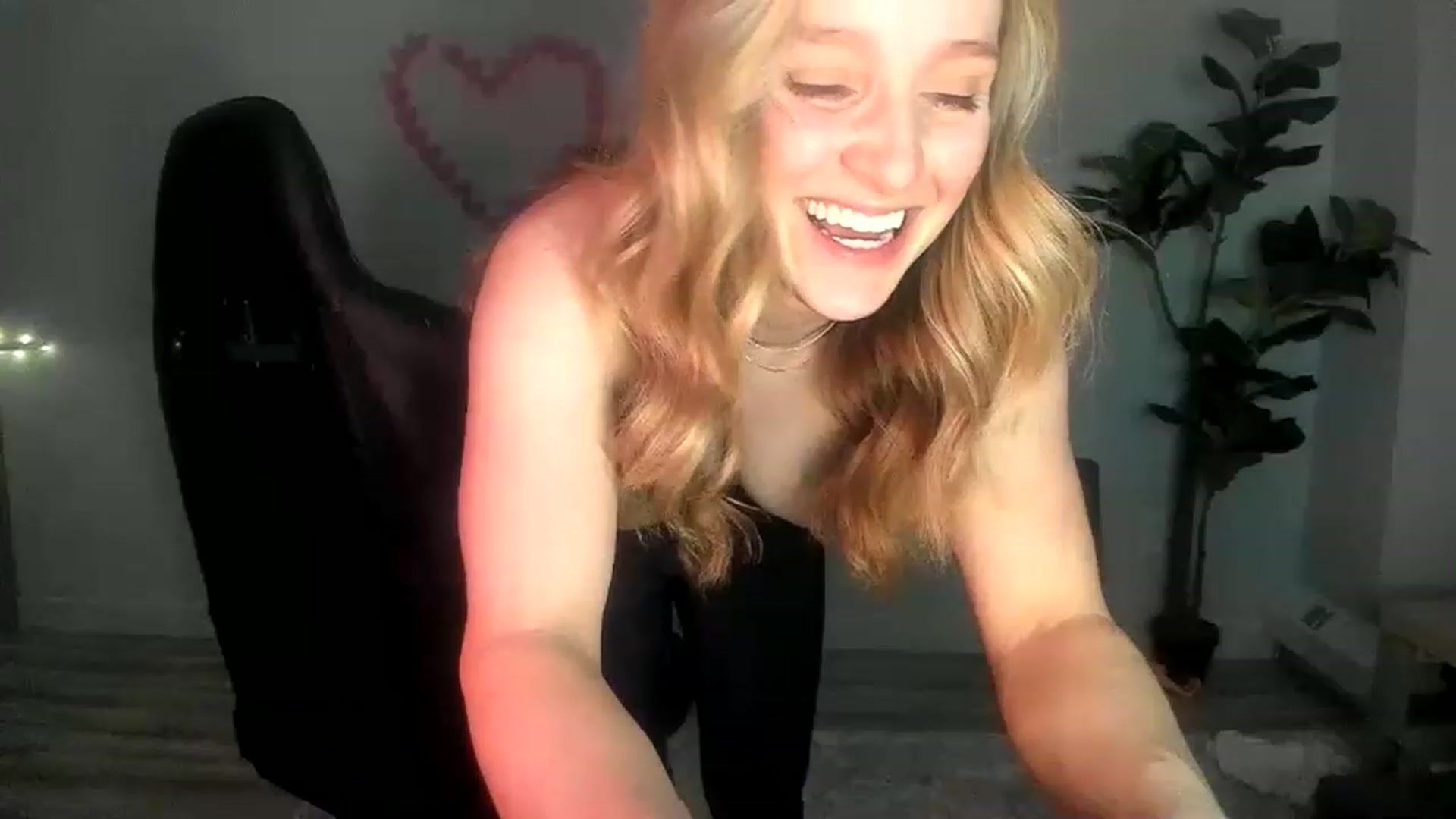 Gallery image thumbnail from JustNatalie's myfreecams stream on, 02/08/2023, 04:40 image 12 of 20