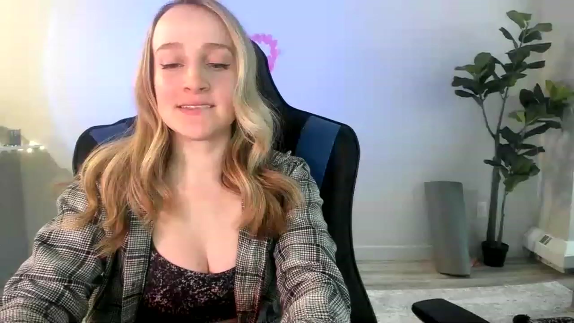 Gallery image thumbnail from JustNatalie's myfreecams stream on, 02/22/2023, 23:34 image 15 of 20