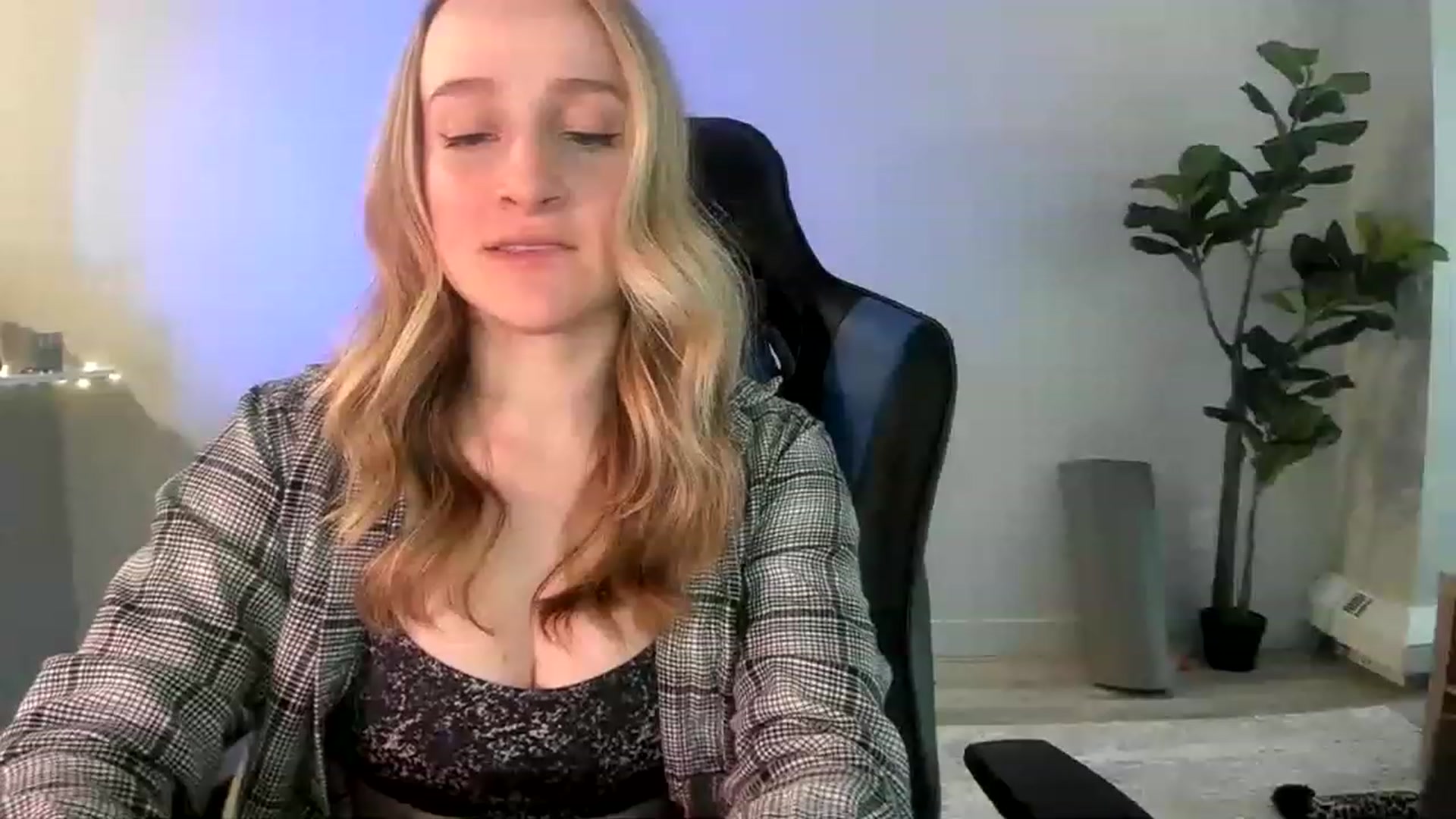 Gallery image thumbnail from JustNatalie's myfreecams stream on, 02/22/2023, 23:34 image 17 of 20