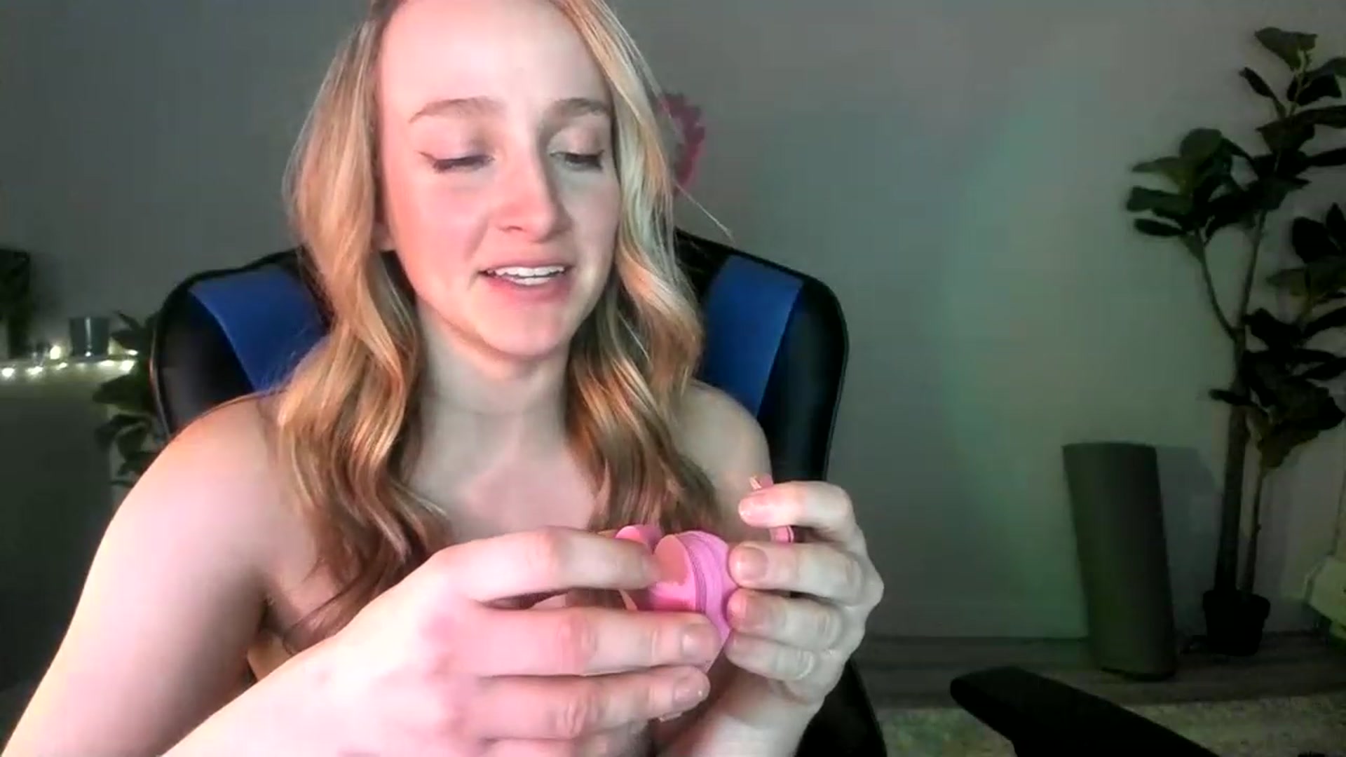 Gallery image thumbnail from JustNatalie's myfreecams stream on, 02/23/2023, 02:36 image 9 of 20