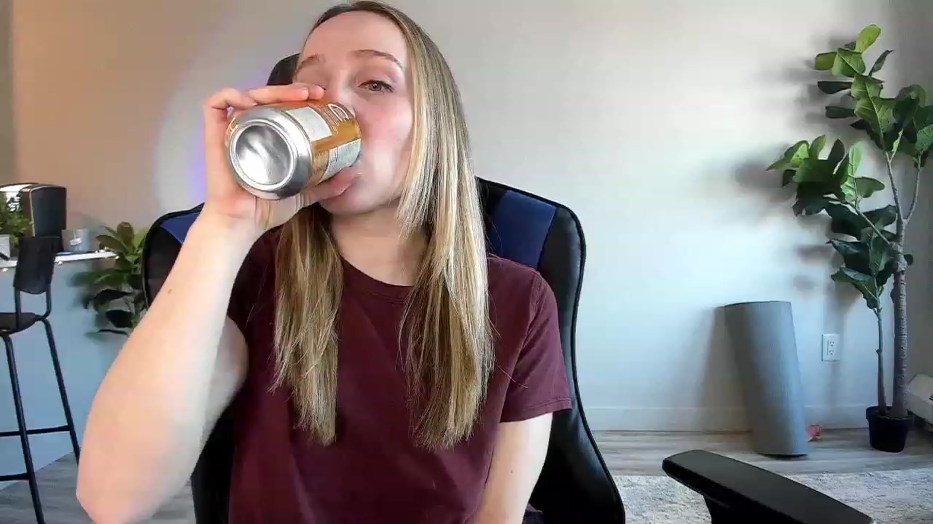 Gallery image thumbnail from JustNatalie's myfreecams stream on, 03/22/2023, 23:52 image 4 of 20