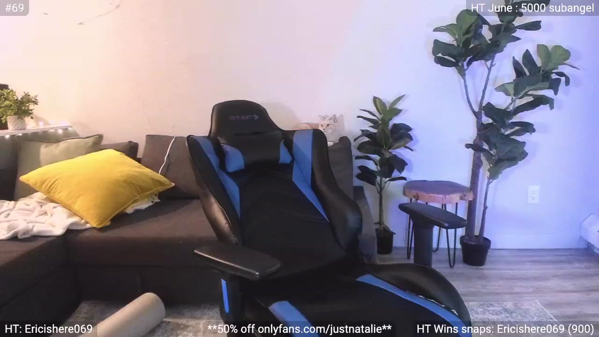 Gallery image thumbnail from JustNatalie's myfreecams stream on, 06/23/2023, 01:26 image 16 of 20
