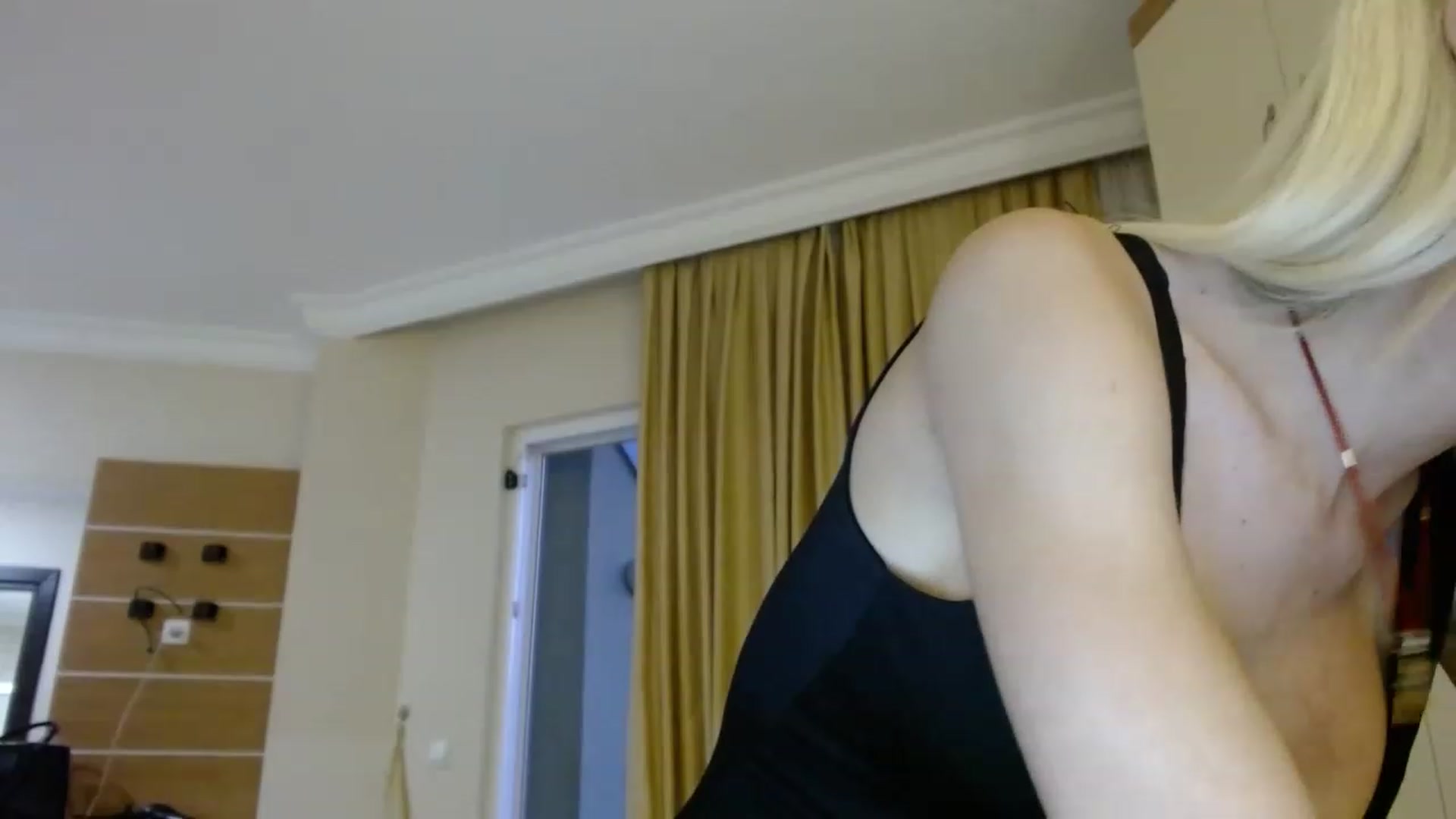 Gallery image thumbnail from JustPrinsess's myfreecams stream on, 05/01/2023, 17:11 image 13 of 20
