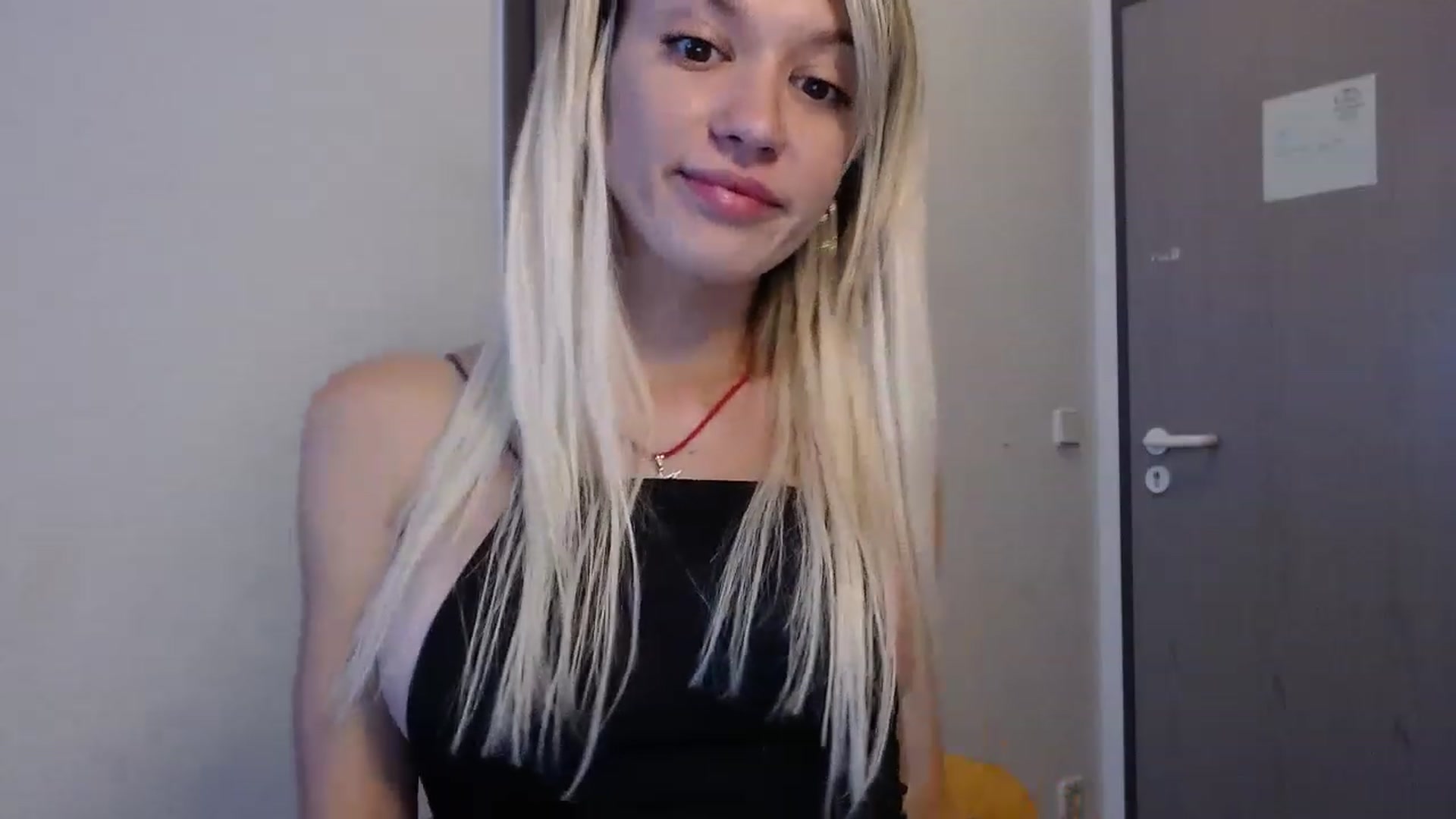 Gallery image thumbnail from JustPrinsess's myfreecams stream on, 05/29/2023, 15:36 image 16 of 20