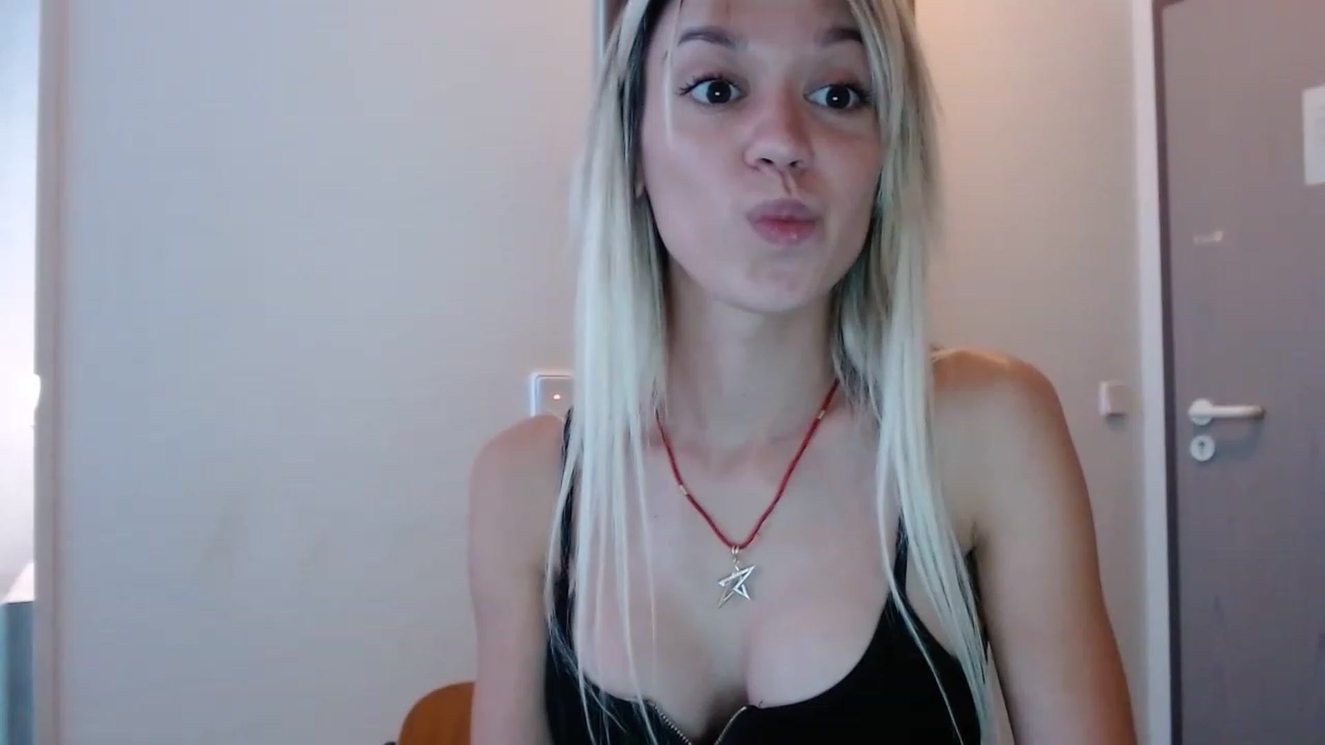 Gallery image thumbnail from JustPrinsess's myfreecams stream on, 05/30/2023, 15:45 image 16 of 20