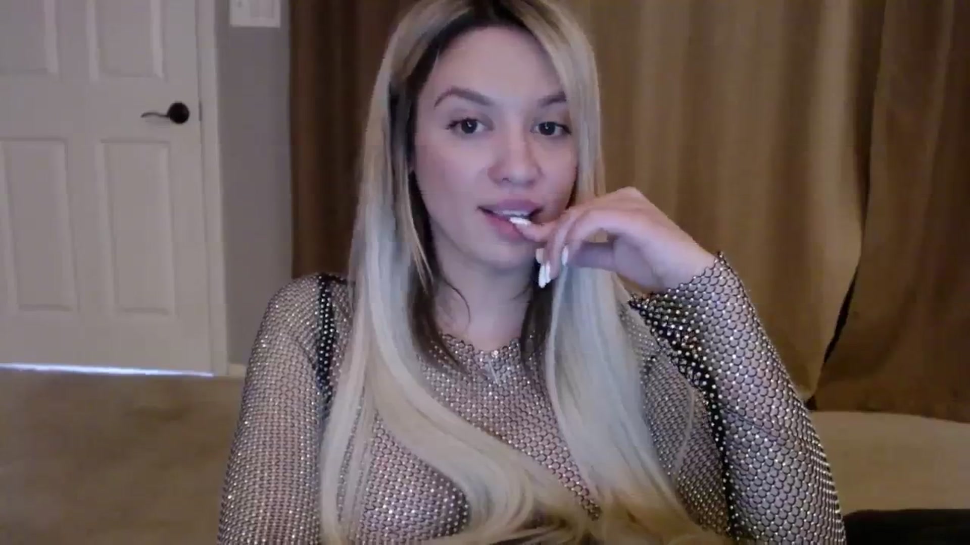 Gallery image thumbnail from JustPrinsess's myfreecams stream on, 02/19/2024, 19:06 image 17 of 20
