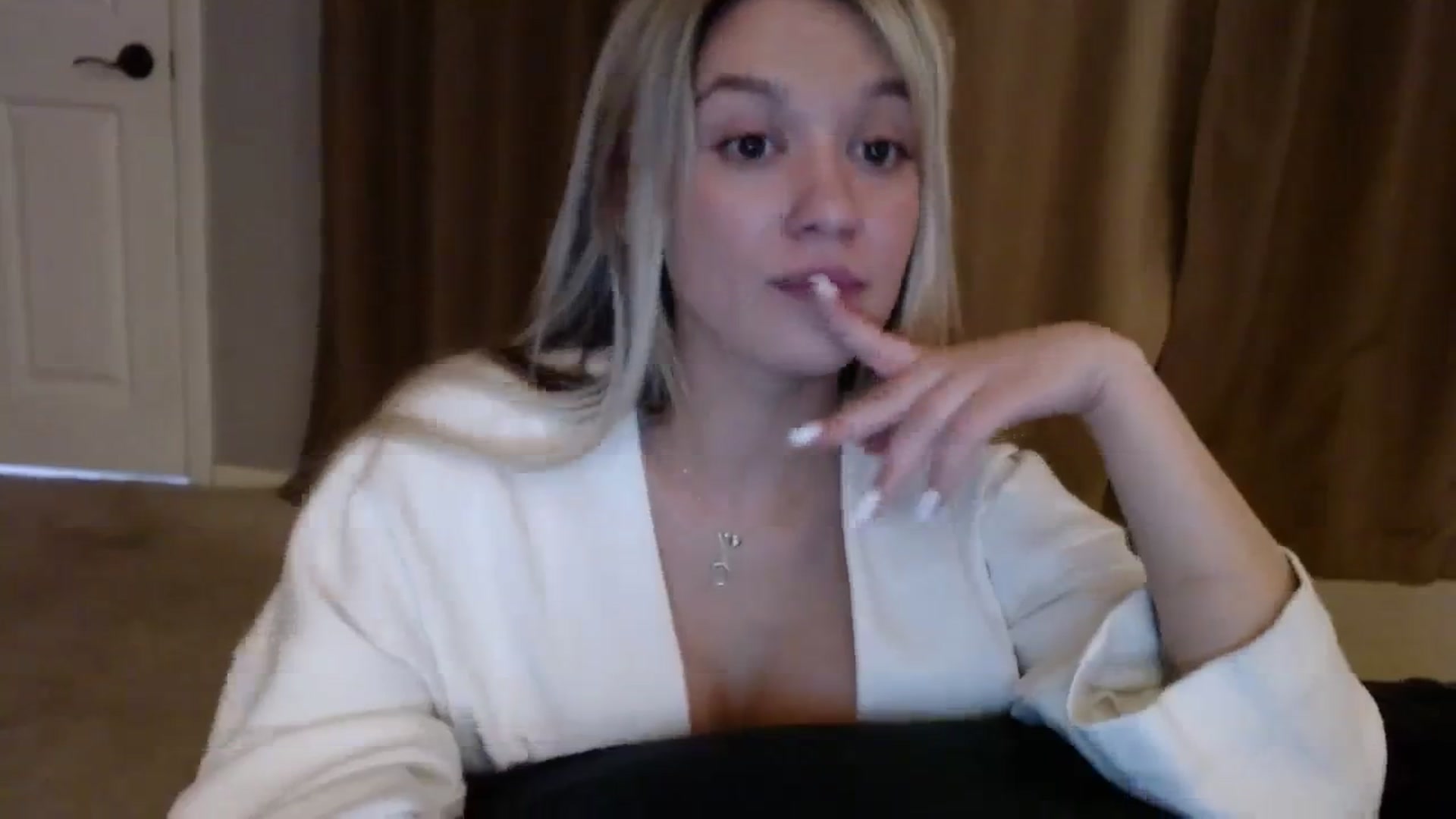 Gallery image thumbnail from JustPrinsess's myfreecams stream on, 02/19/2024, 19:06 image 2 of 20