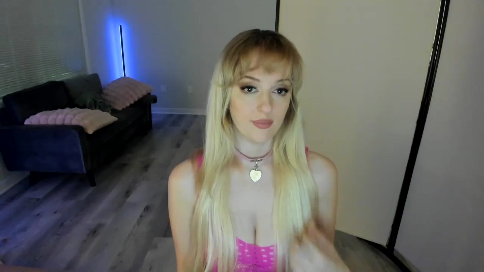 Gallery image thumbnail from JustSitsThere's myfreecams stream on, 09/02/2024, 09:17 image 3 of 20
