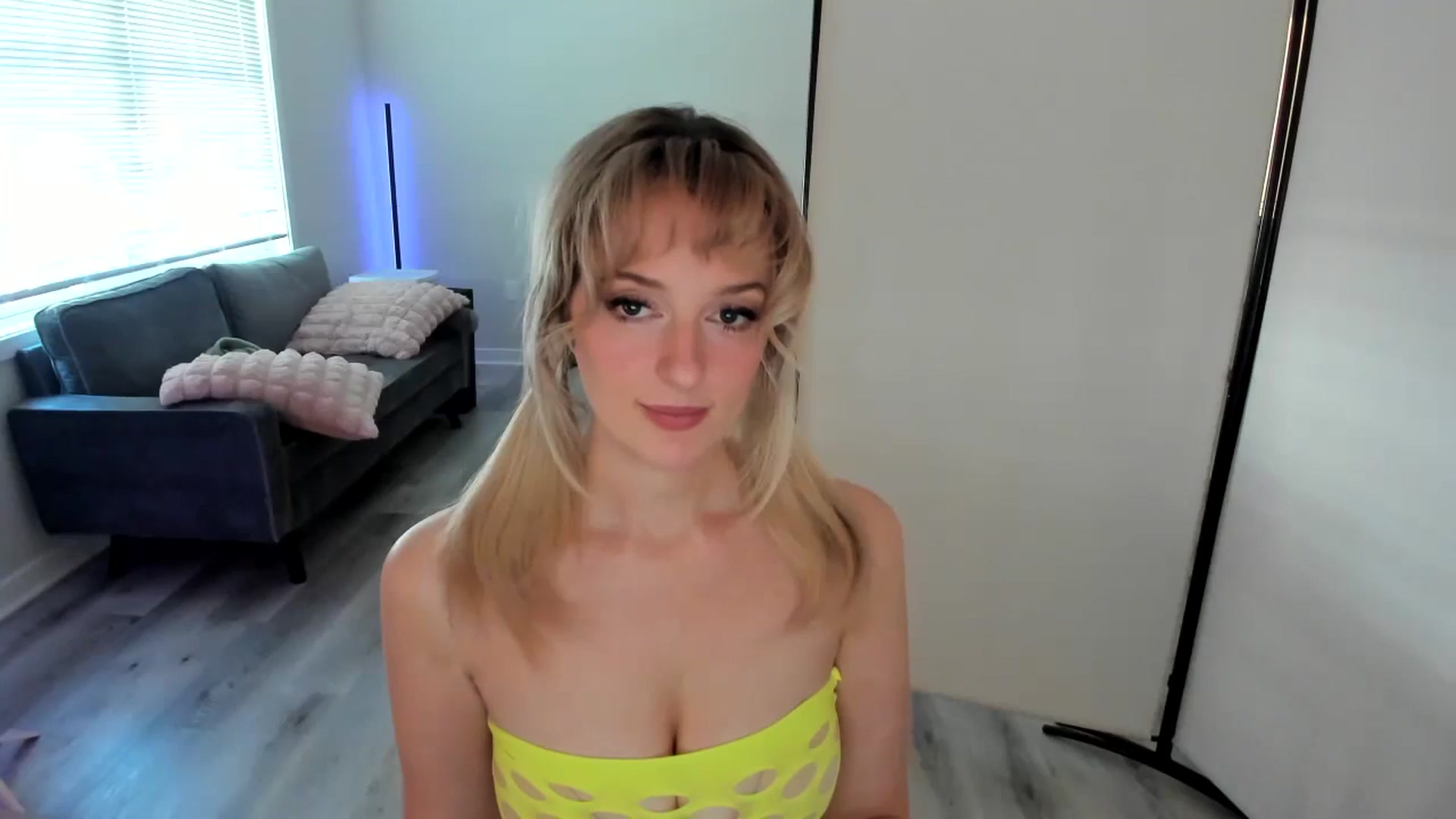 Gallery image thumbnail from JustSitsThere's myfreecams stream on, 09/10/2024, 16:23 image 15 of 20