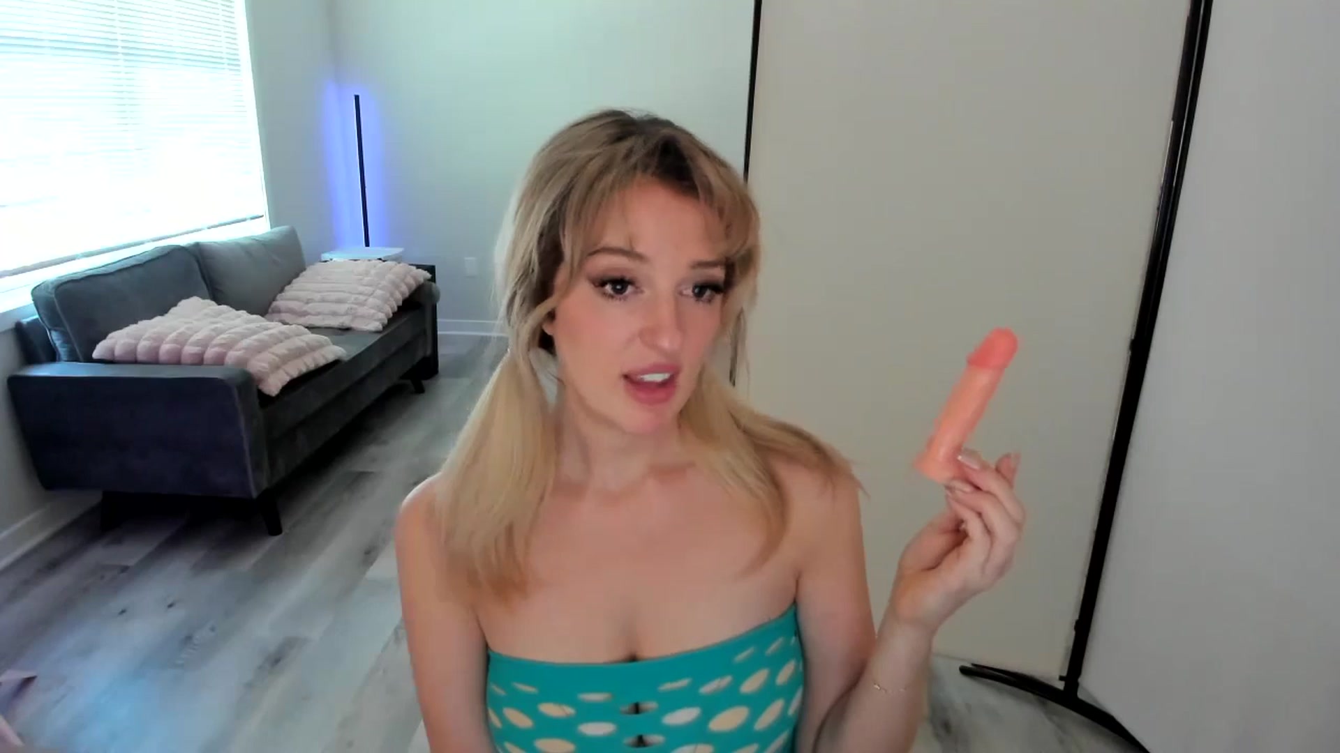 Gallery image thumbnail from JustSitsThere's myfreecams stream on, 09/11/2024, 18:13 image 5 of 20