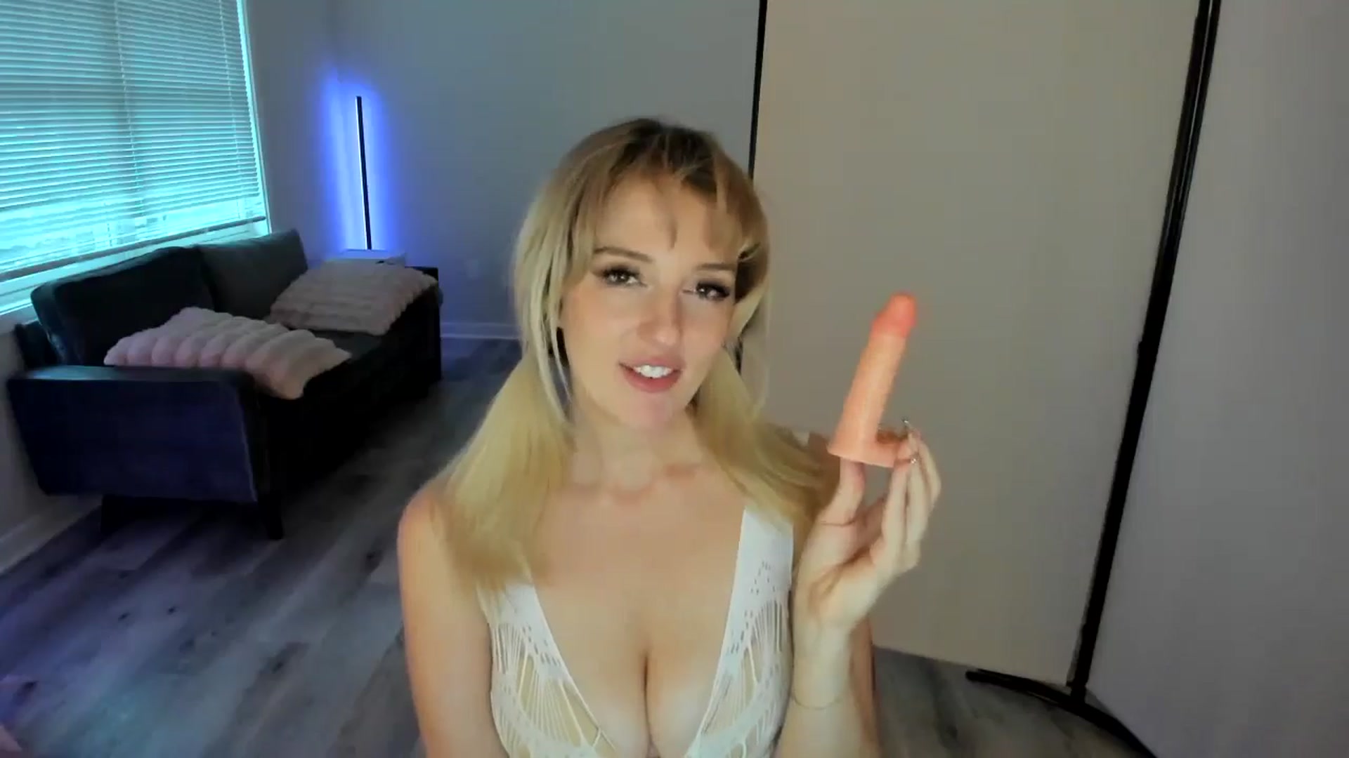 Gallery image thumbnail from JustSitsThere's myfreecams stream on, 09/11/2024, 23:00 image 5 of 20