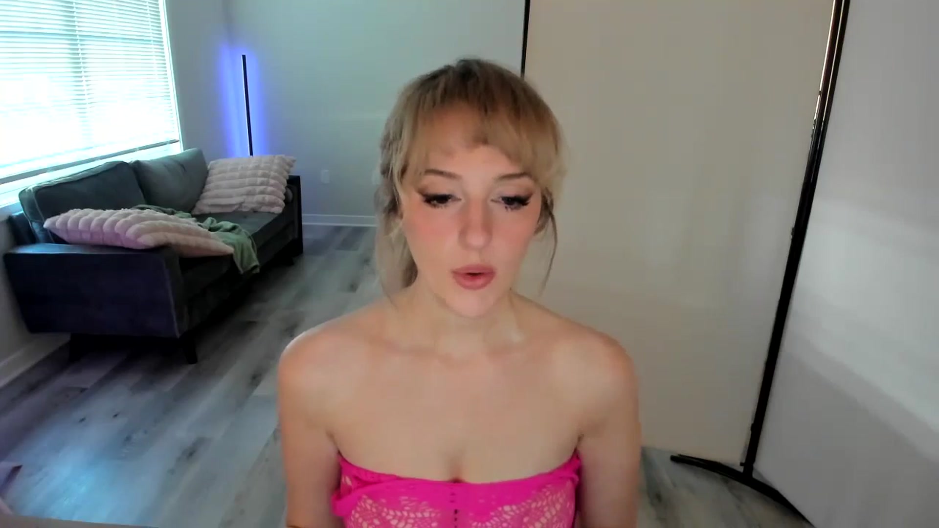 Gallery image thumbnail from JustSitsThere's myfreecams stream on, 09/14/2024, 14:17 image 14 of 20