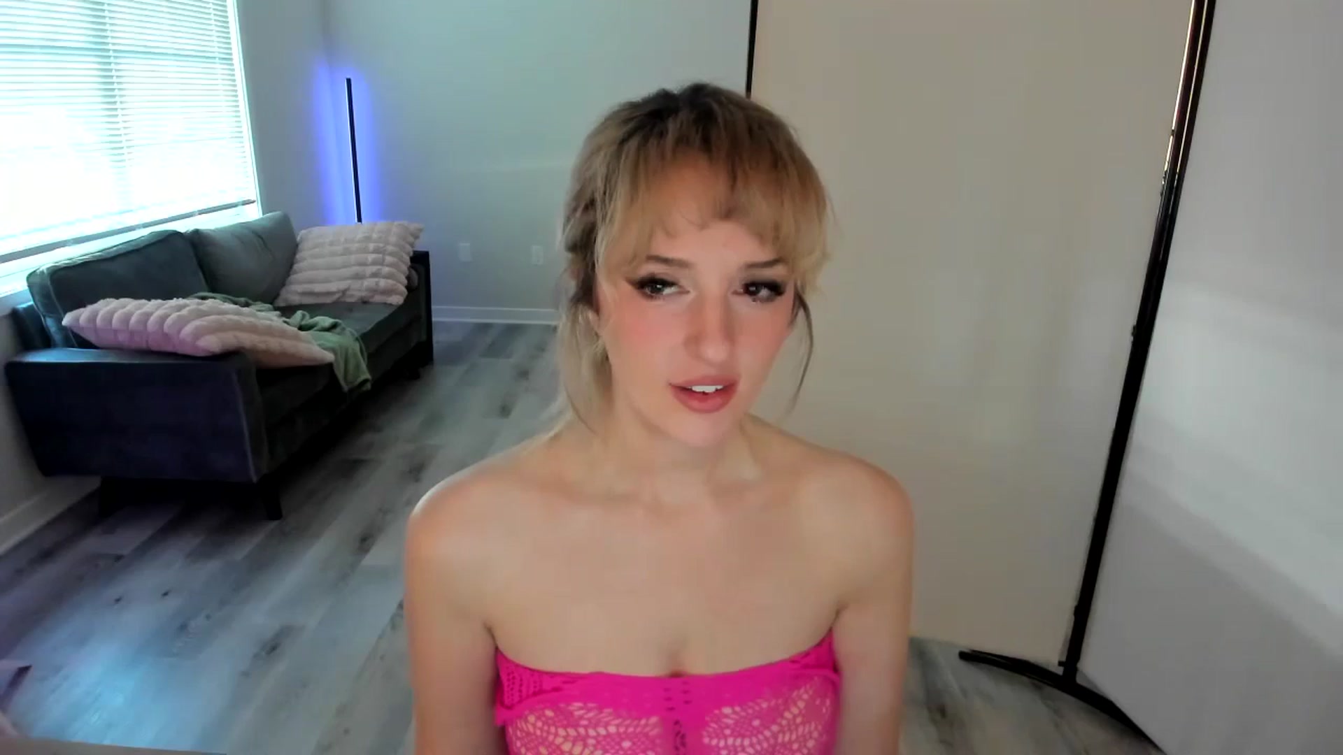 Gallery image thumbnail from JustSitsThere's myfreecams stream on, 09/14/2024, 14:52 image 6 of 20