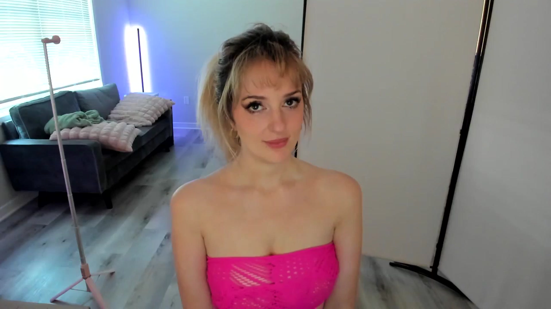 Gallery image thumbnail from JustSitsThere's myfreecams stream on, 09/16/2024, 16:48 image 19 of 20