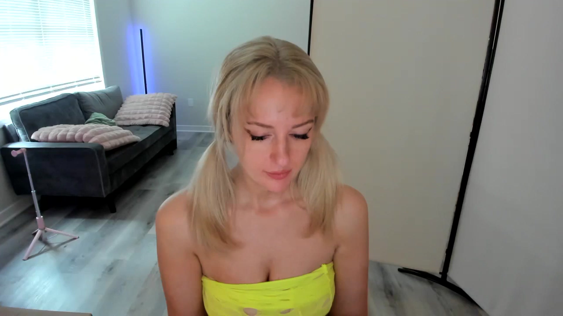 Gallery image thumbnail from JustSitsThere's myfreecams stream on, 09/23/2024, 18:27 image 13 of 20