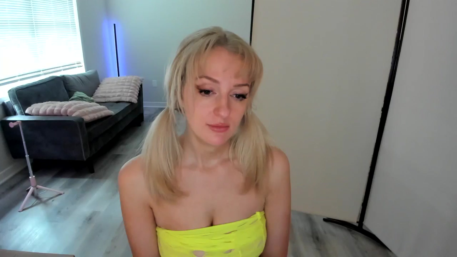 Gallery image thumbnail from JustSitsThere's myfreecams stream on, 09/23/2024, 18:27 image 16 of 20