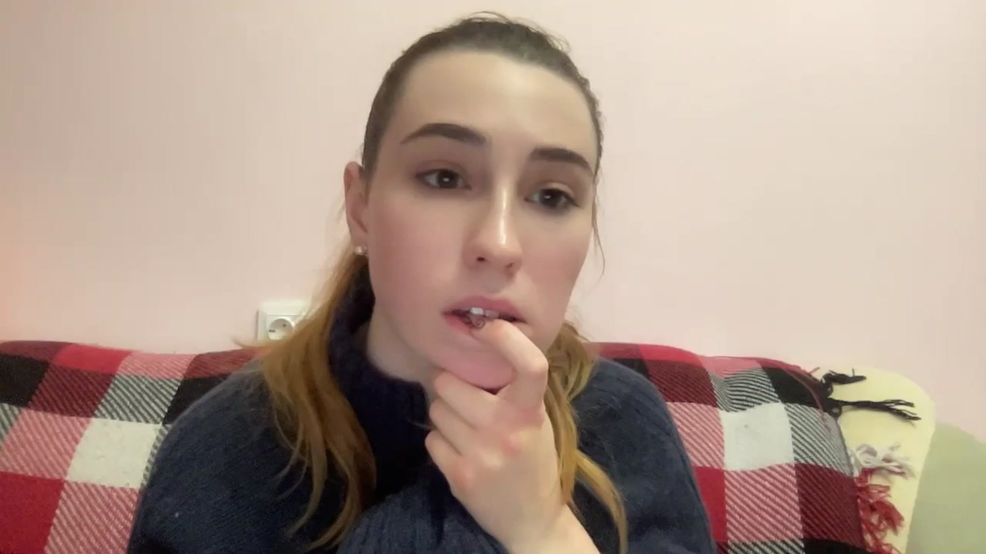 Gallery image thumbnail from Just_I's myfreecams stream on, 11/24/2023, 24:11 image 12 of 20