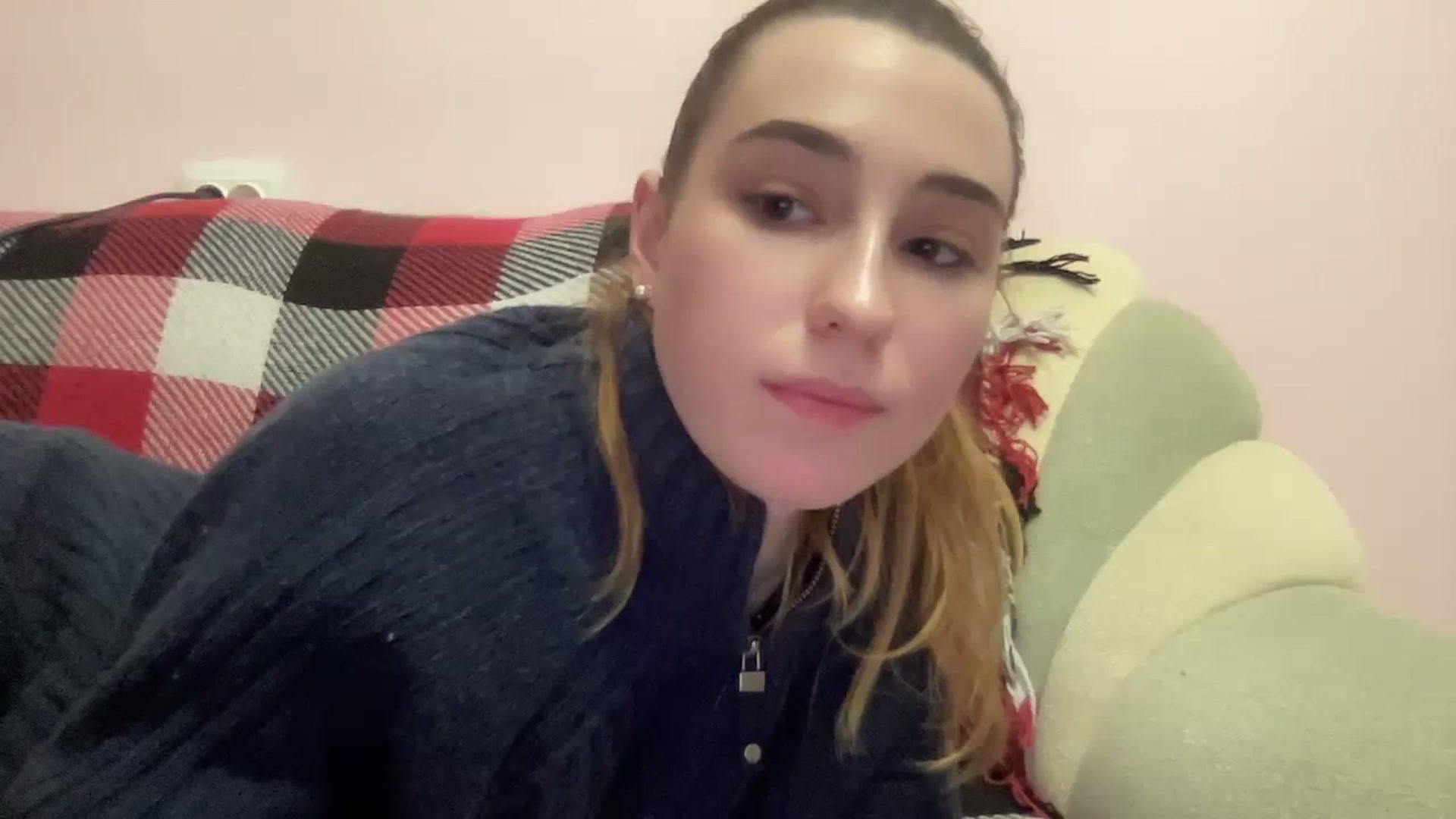 Gallery image thumbnail from Just_I's myfreecams stream on, 11/24/2023, 01:06 image 14 of 20