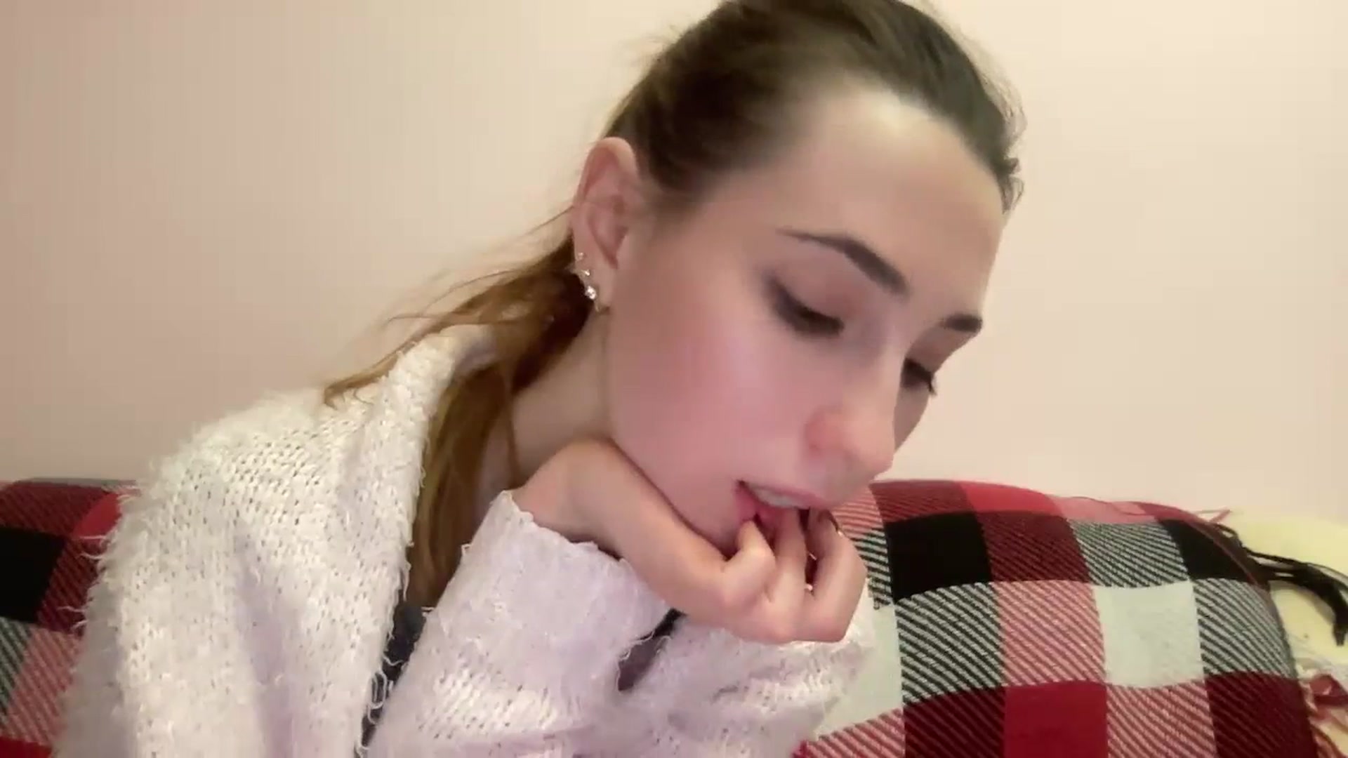 Gallery image thumbnail from Just_I's myfreecams stream on, 11/28/2023, 24:59 image 17 of 20