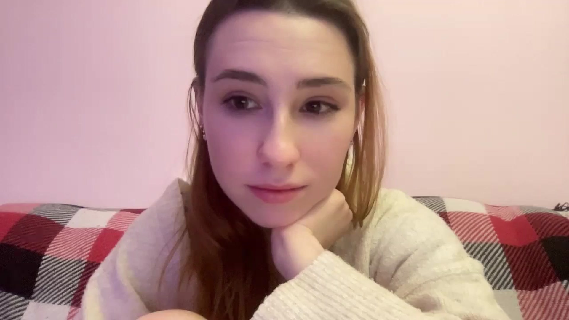 Gallery image thumbnail from Just_I's myfreecams stream on, 12/17/2023, 24:01 image 4 of 20