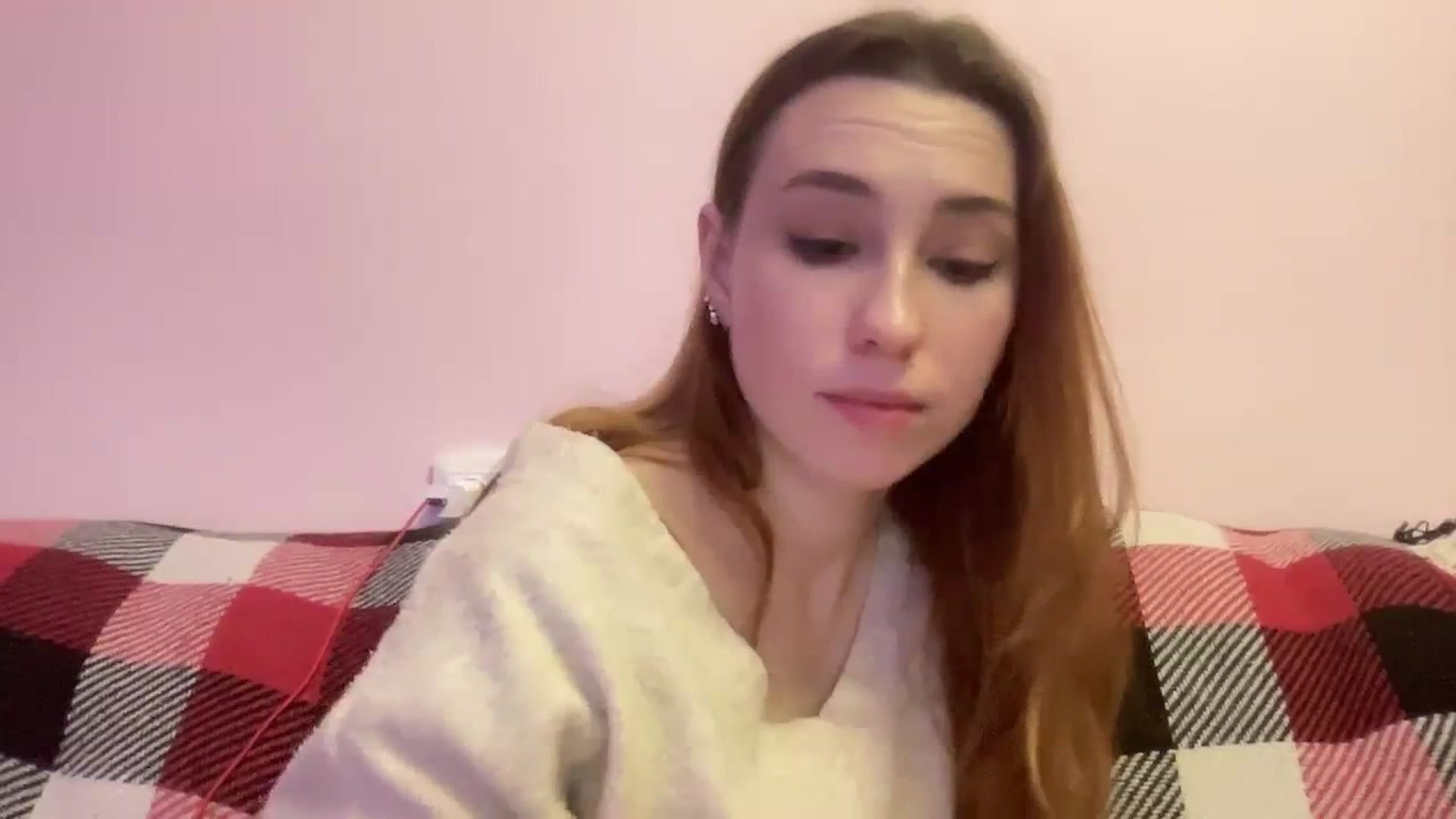 Gallery image thumbnail from Just_I's myfreecams stream on, 12/17/2023, 24:01 image 18 of 20
