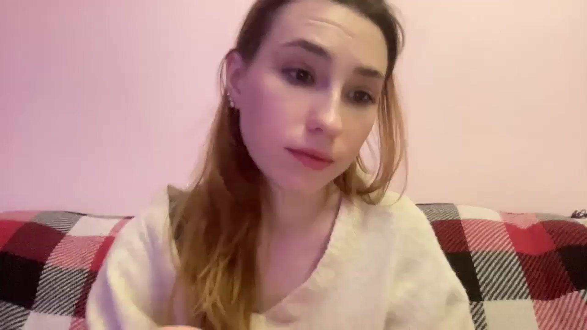 Gallery image thumbnail from Just_I's myfreecams stream on, 12/17/2023, 24:01 image 1 of 20