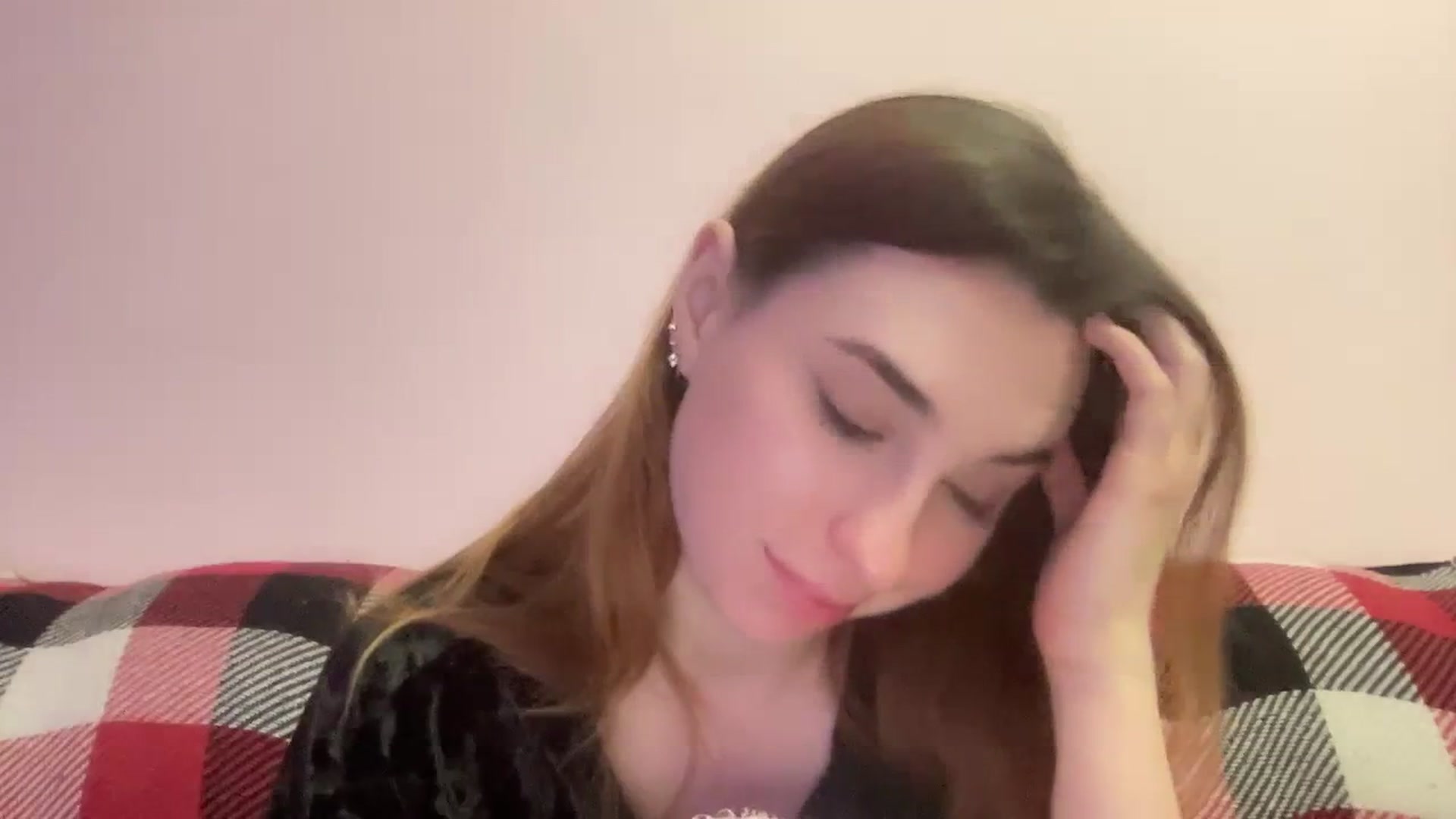 Gallery image thumbnail from Just_I's myfreecams stream on, 12/19/2023, 02:54 image 9 of 20