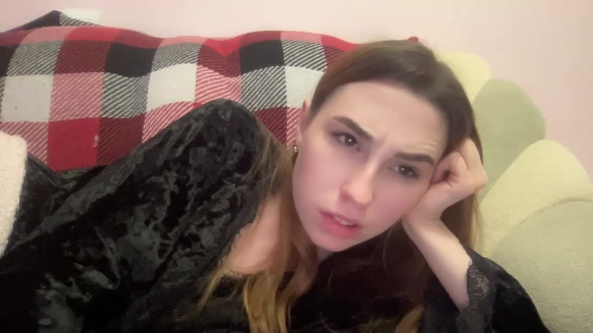 Gallery image thumbnail from Just_I's myfreecams stream on, 12/19/2023, 02:54 image 16 of 20