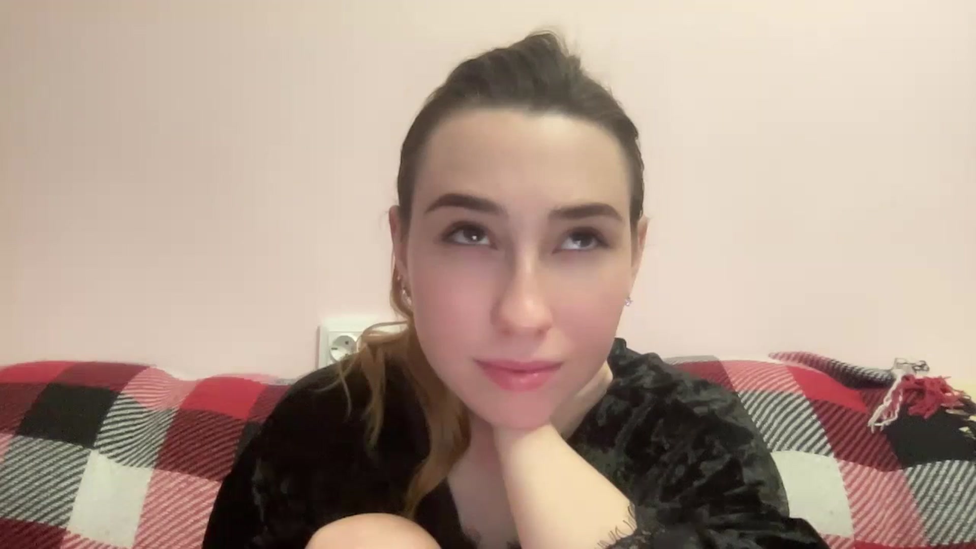 Gallery image thumbnail from Just_I's myfreecams stream on, 12/20/2023, 02:10 image 8 of 20