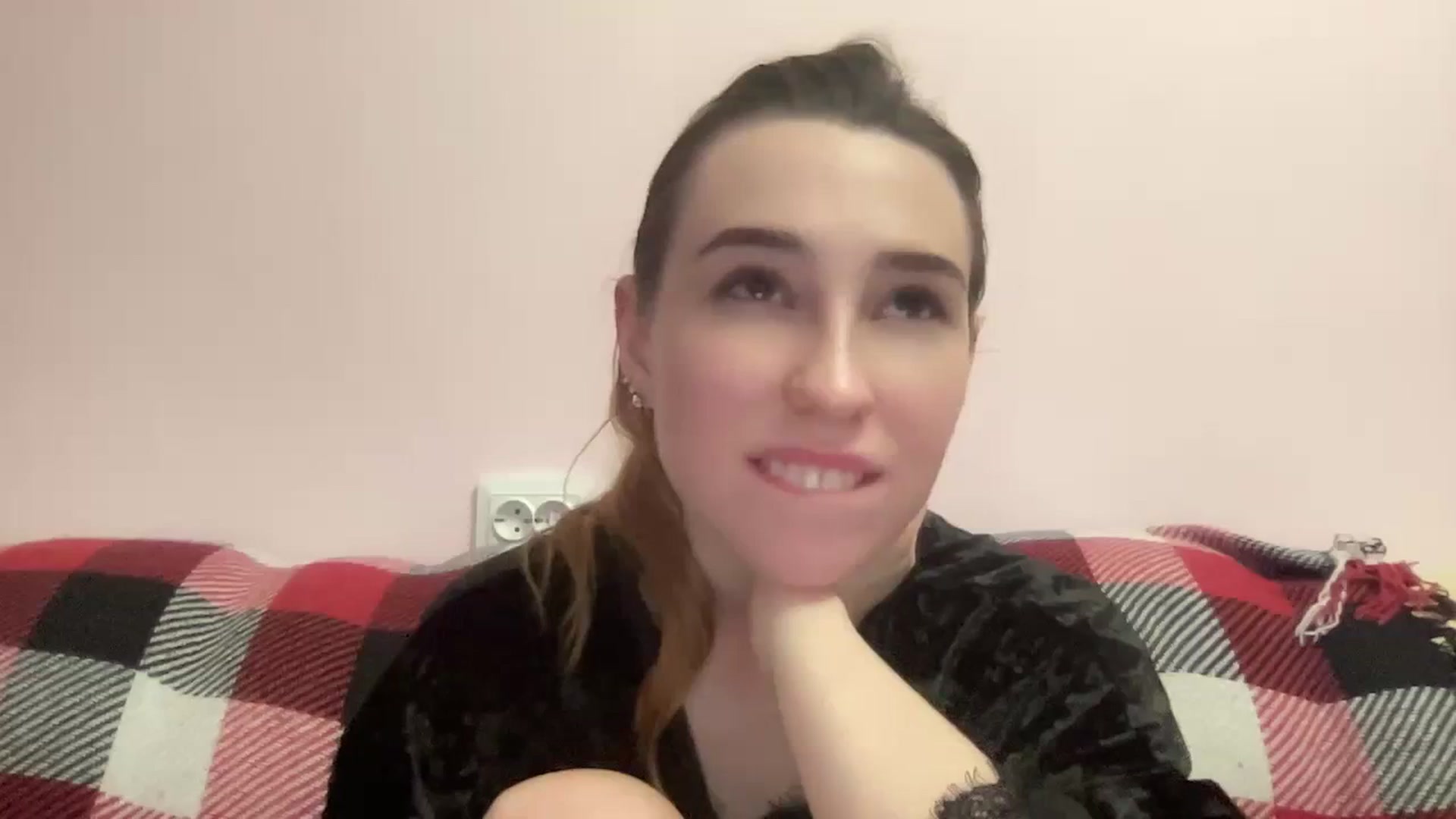 Gallery image thumbnail from Just_I's myfreecams stream on, 12/20/2023, 02:10 image 7 of 20
