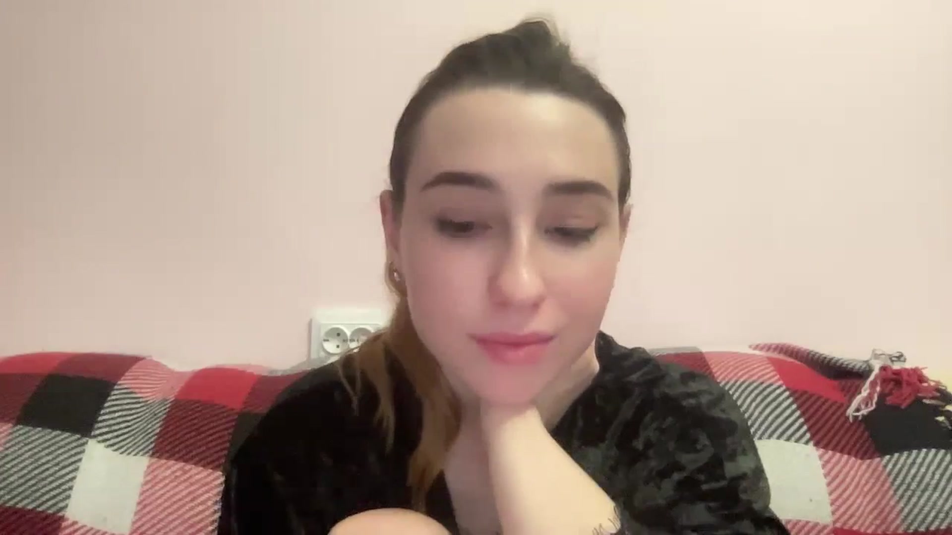 Gallery image thumbnail from Just_I's myfreecams stream on, 12/20/2023, 02:10 image 6 of 20