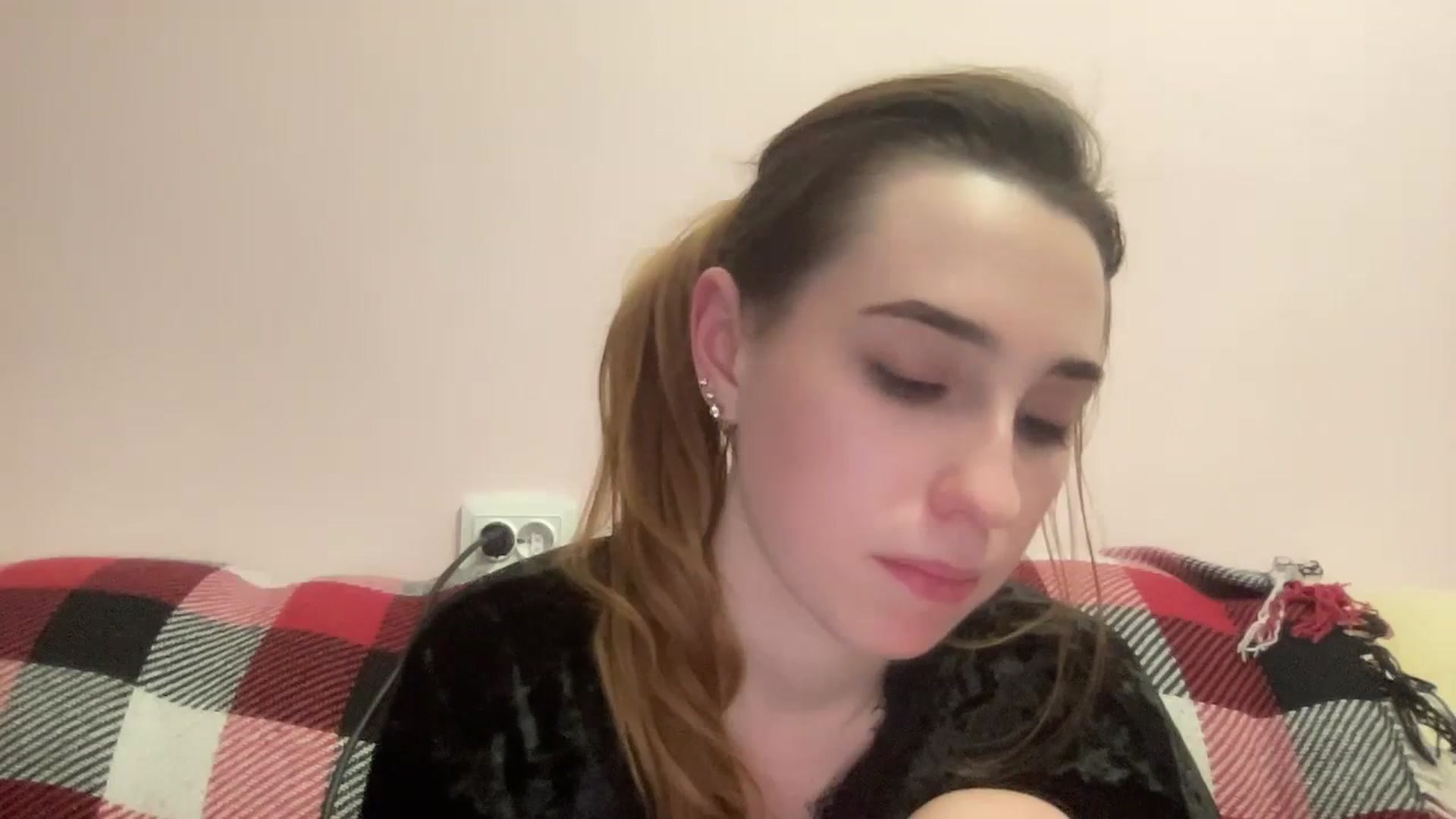 Gallery image thumbnail from Just_I's myfreecams stream on, 12/20/2023, 03:17 image 8 of 20