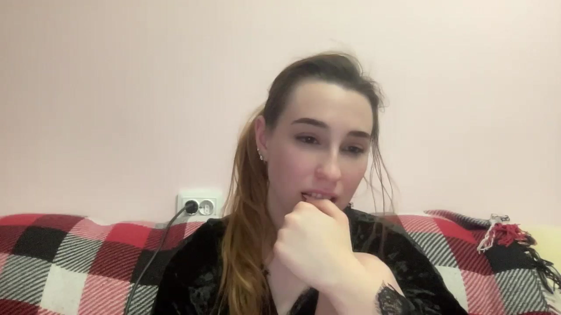 Gallery image thumbnail from Just_I's myfreecams stream on, 12/20/2023, 03:17 image 14 of 20
